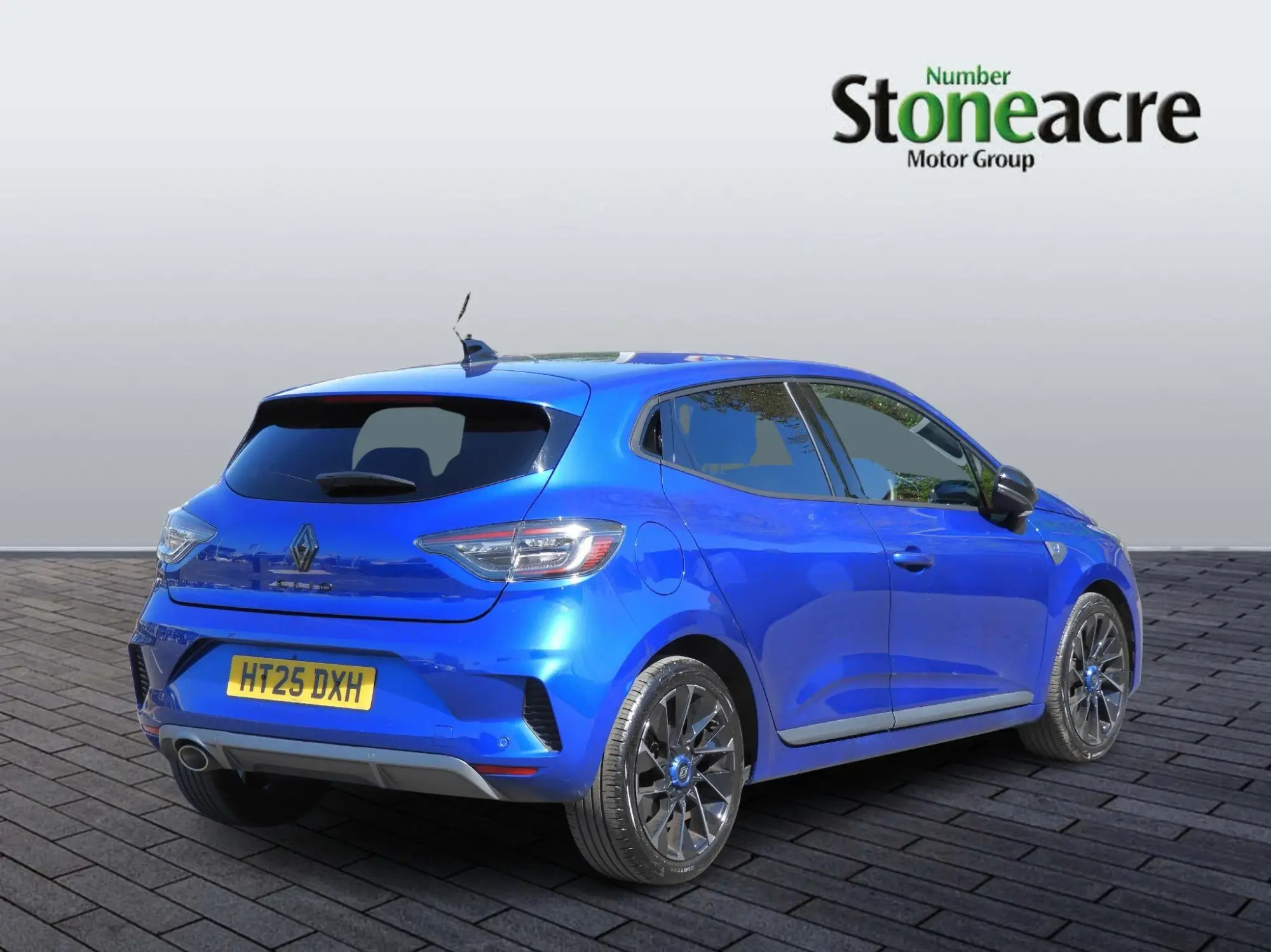 Renault Clio 1.0 TCe esprit Alpine Euro 6 (s/s) 5dr HT25DXH Image 3