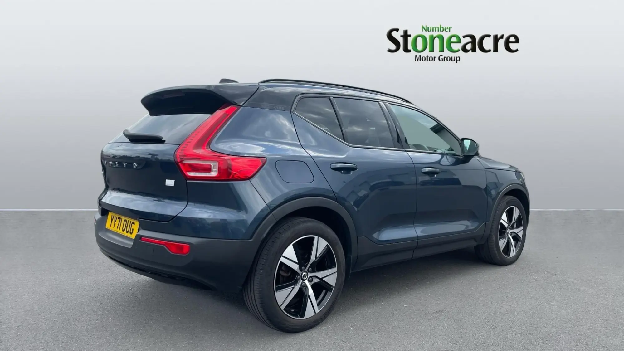 Volvo XC40 Plus T4 (211 hp) Auto YY71OUG Image 2