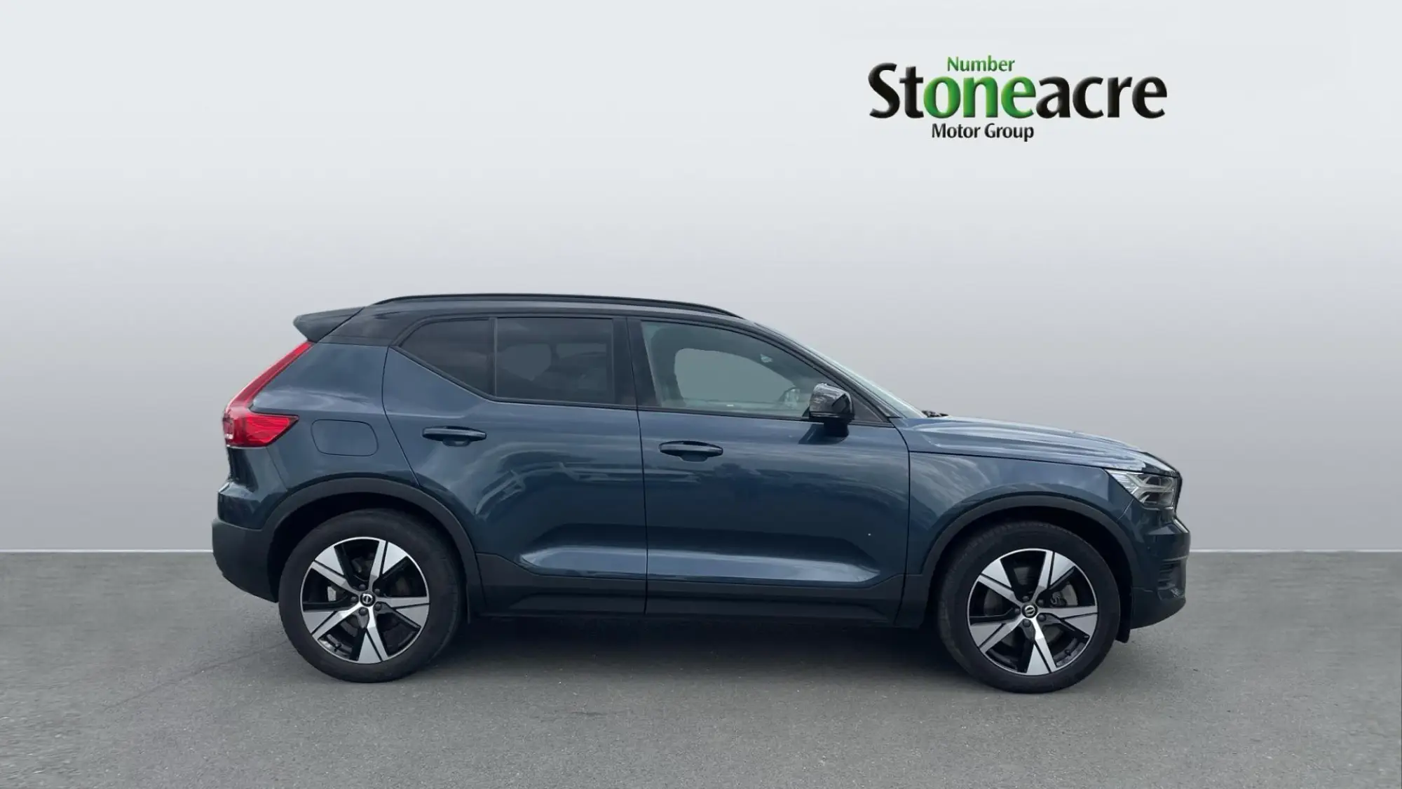 Volvo XC40 Plus T4 (211 hp) Auto YY71OUG Image 3