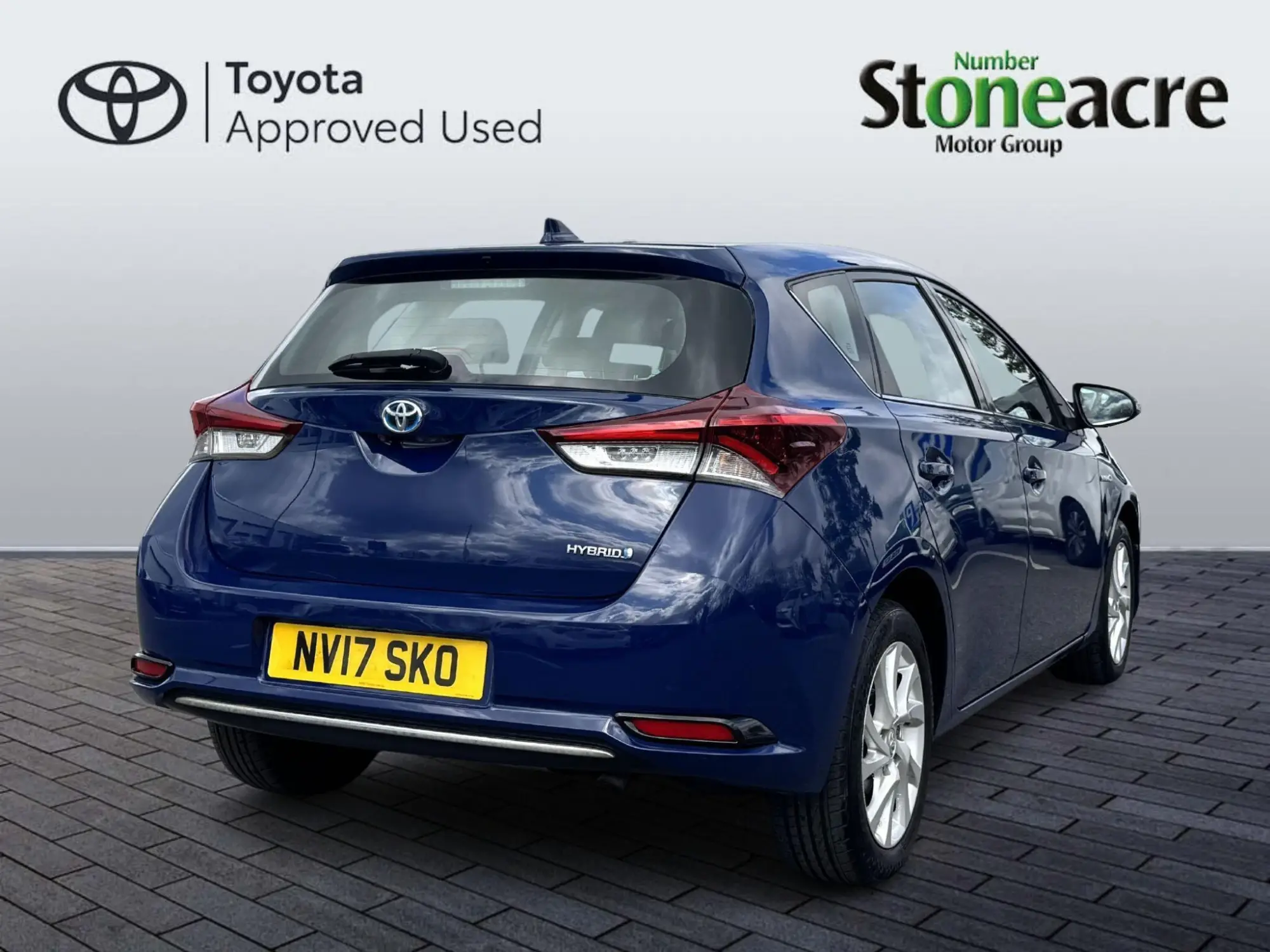 Toyota Auris 1.8 VVT-h Business Edition CVT Euro 6 (s/s) 5dr (Safety Sense) NV17SKO Image 3