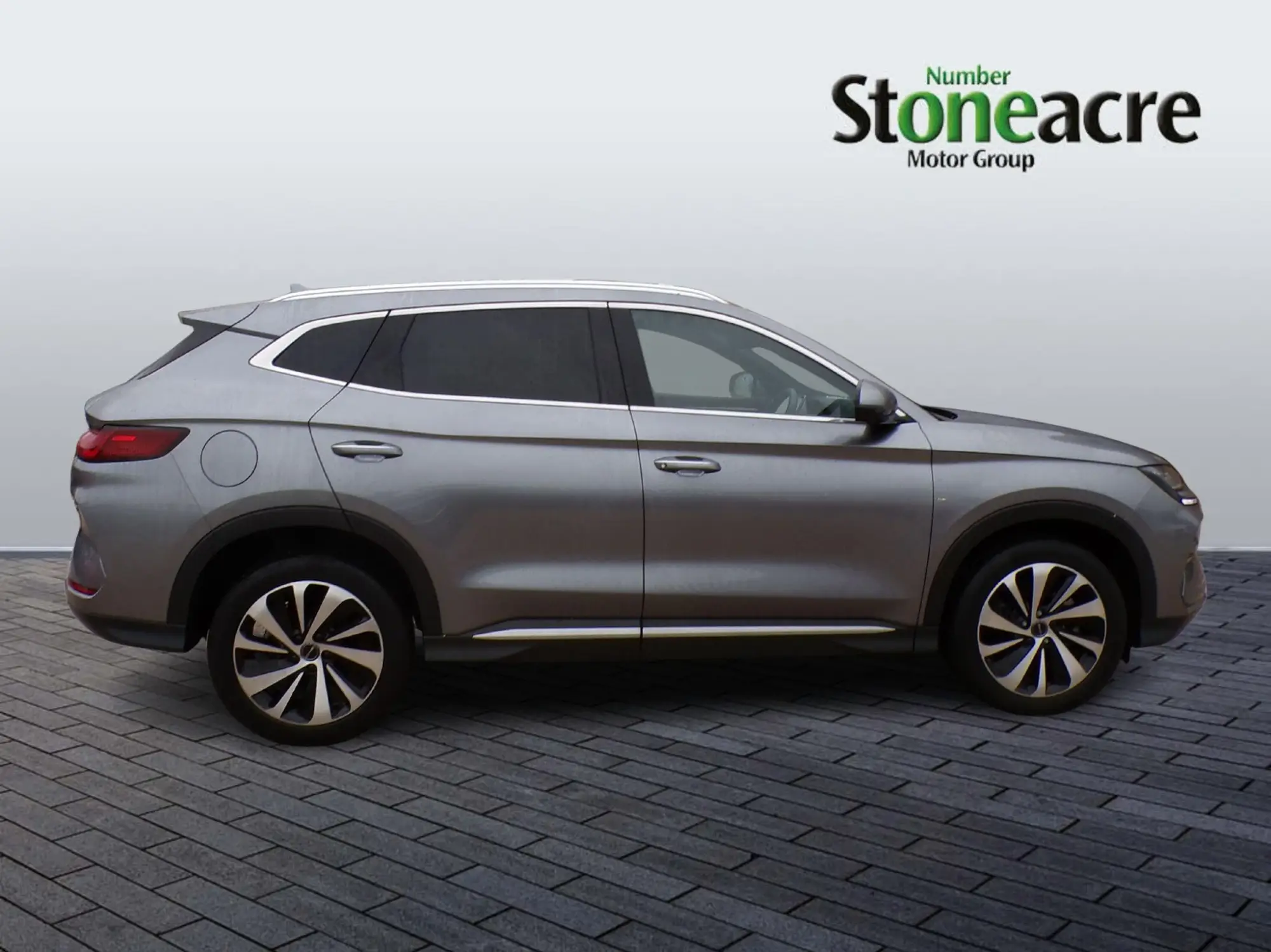 BYD Seal U 1.5 DM-i 26.6kWh Comfort CVT Auto Euro 6 (s/s) 5dr LD25FVJ Image 2