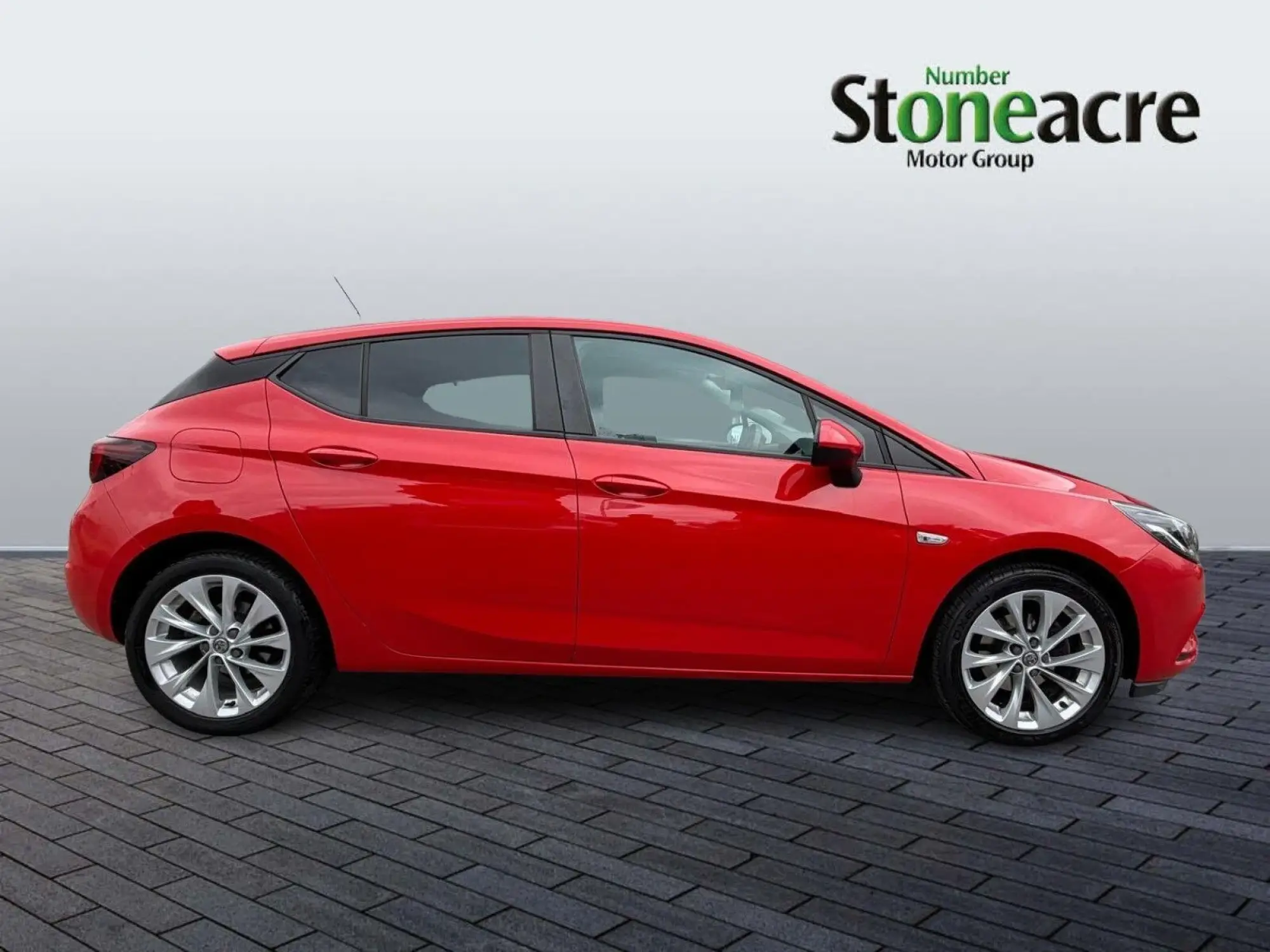 Vauxhall Astra 1.0i Turbo ecoTEC Tech Line Nav Euro 6 (s/s) 5dr L123ROS Image 2