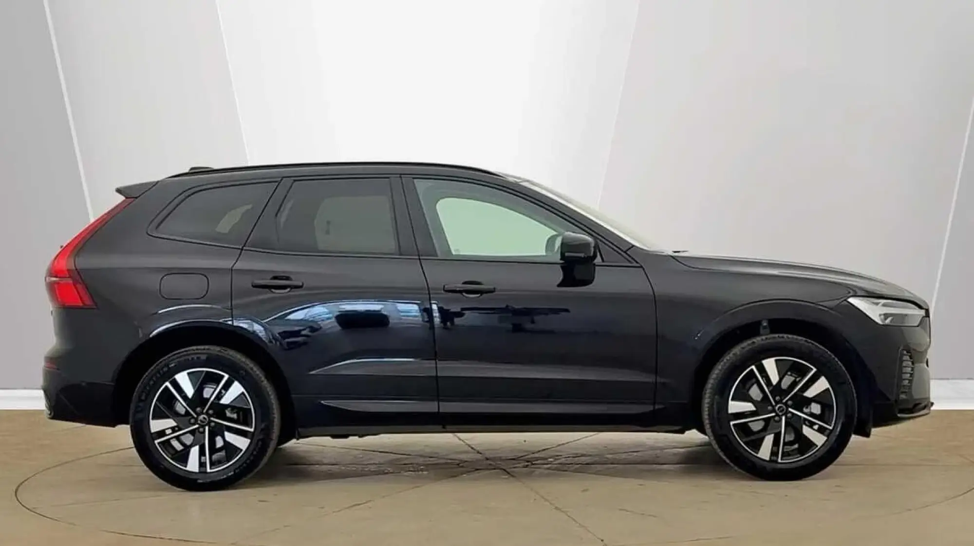 Volvo XC60 2.0 B5 MHEV Plus Pro Auto AWD Euro 6 (s/s) 5dr RJ25MVE Image 2