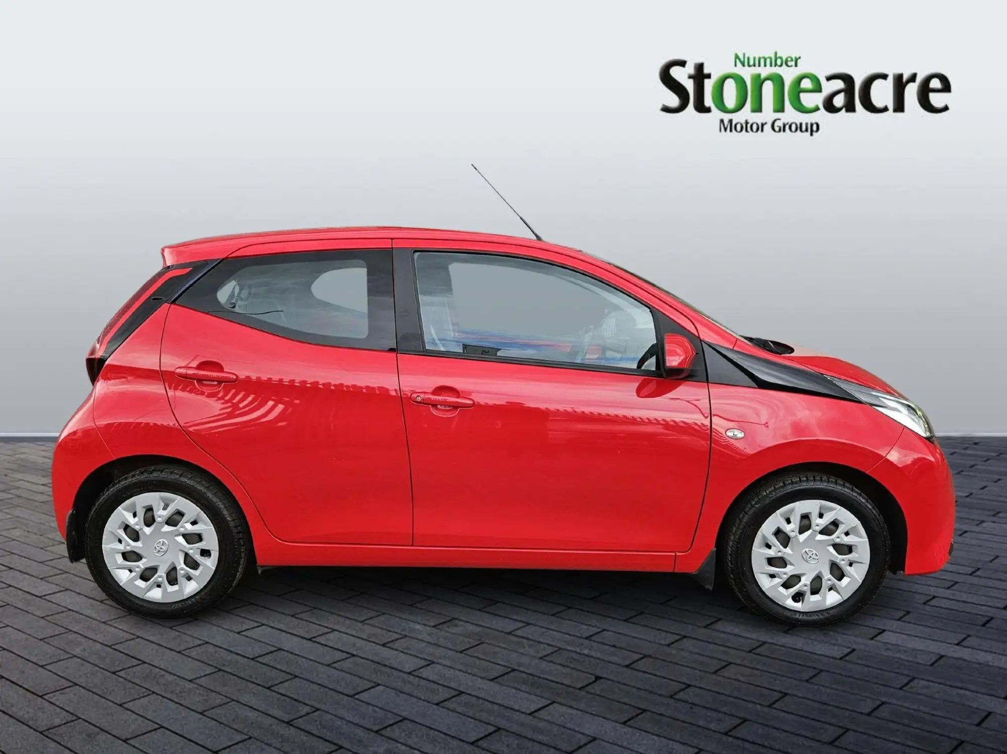 Toyota Aygo 1.0 VVT-i X-Play 5dr NL68PPZ Image 2