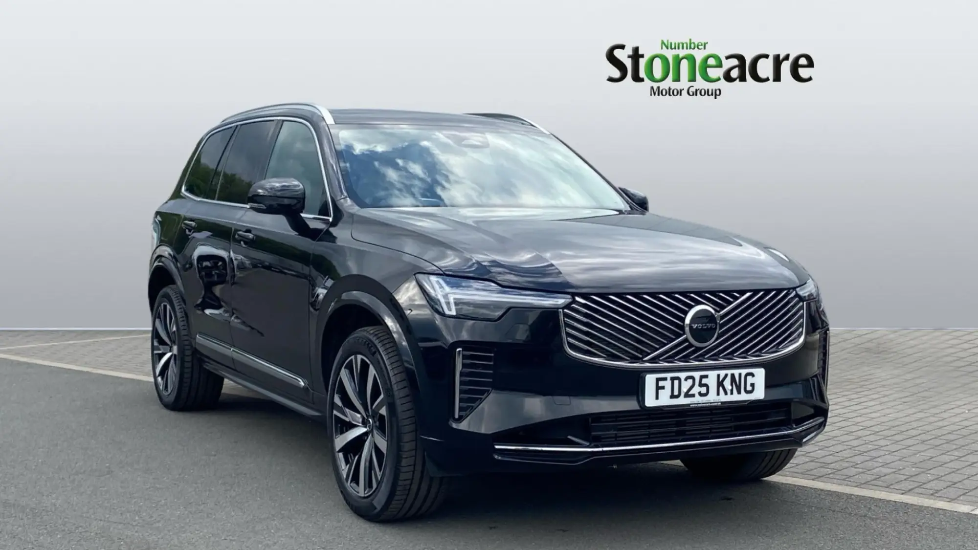 Volvo XC90 2.0 T8 18.8kWh Core Auto 4WD Euro 6 (s/s) 5dr FD25KNG Image 1