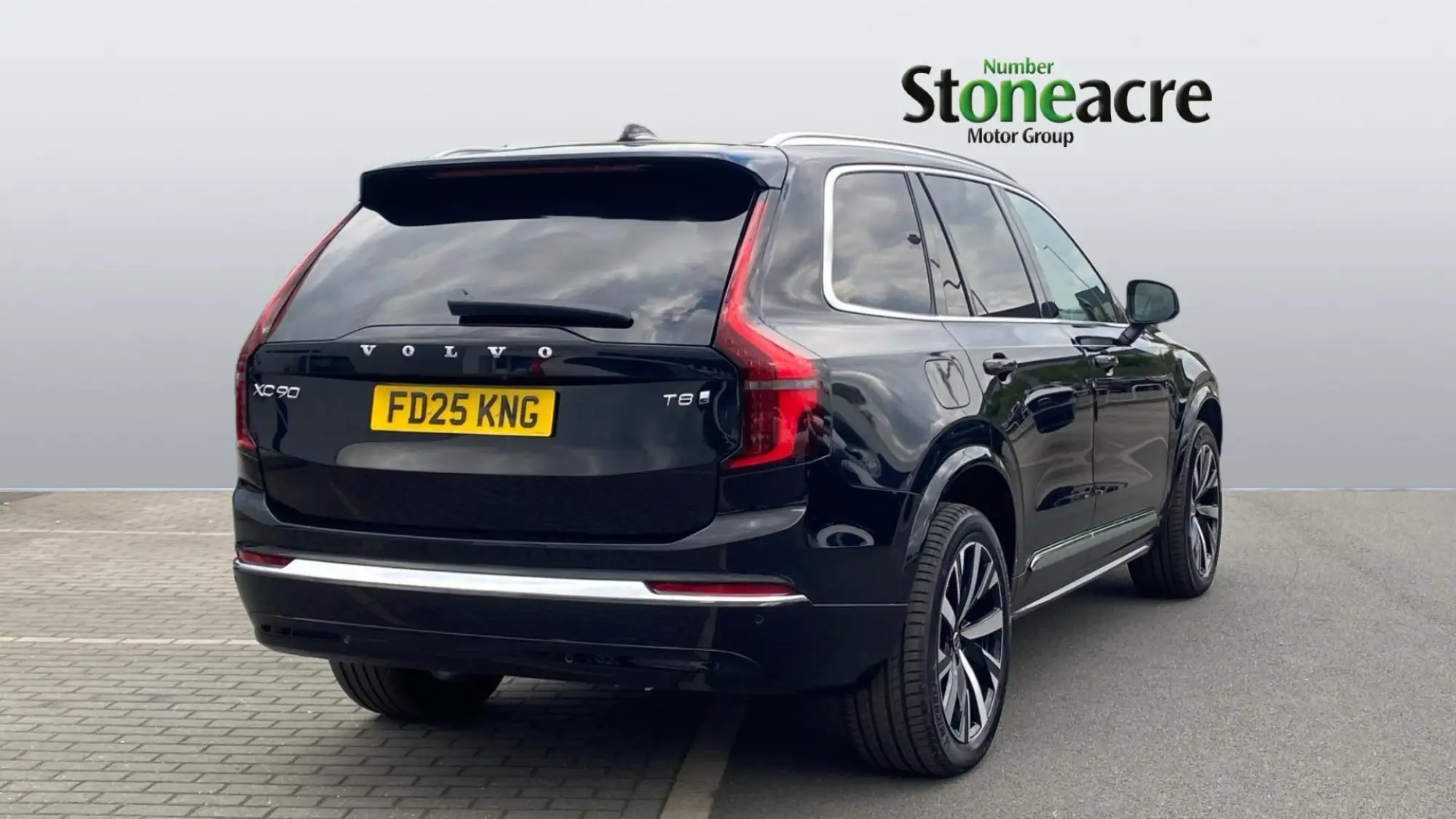 Volvo XC90 2.0 T8 18.8kWh Core Auto 4WD Euro 6 (s/s) 5dr FD25KNG Image 2