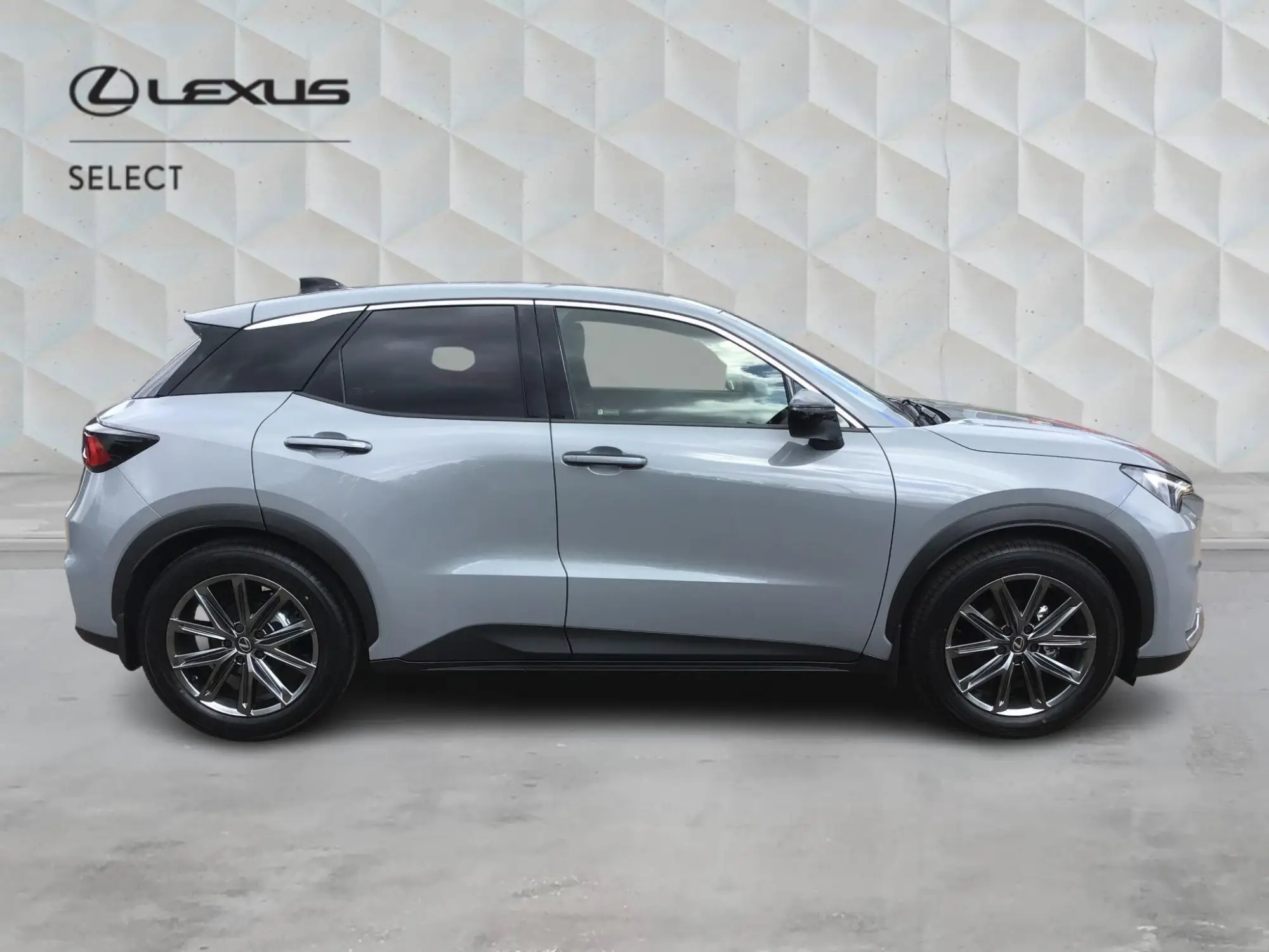 Lexus LBX 1.5 VVT-iE Premium Plus E-CVT Euro 6 (s/s) 5dr NA26VKX Image 2