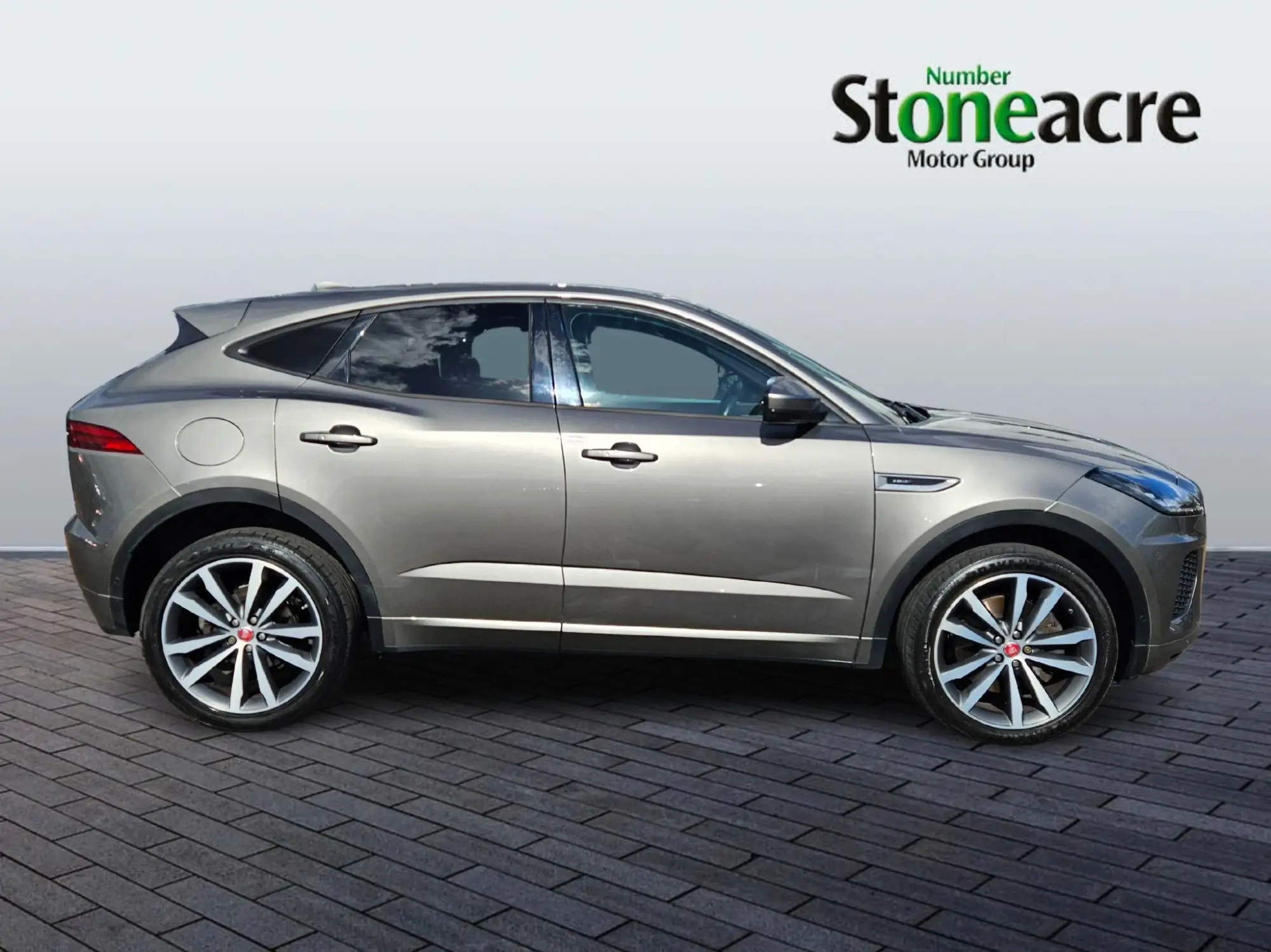 Jaguar E-Pace 2.0 D240 R-Dynamic HSE Auto AWD Euro 6 (s/s) 5dr OW18GMX Image 2