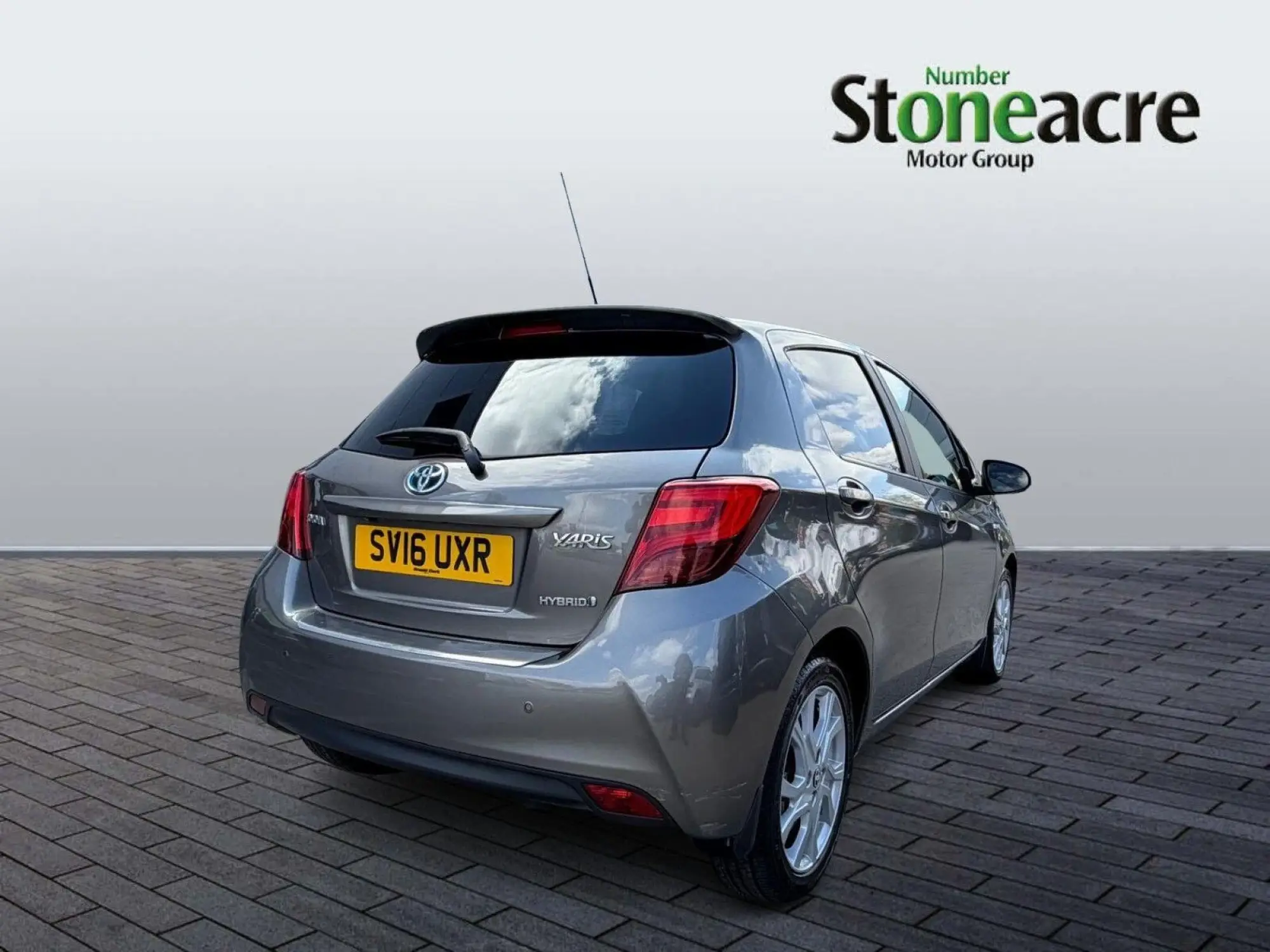 Toyota Yaris 1.5 VVT-h Design E-CVT Euro 6 5dr SV16UXR Image 2