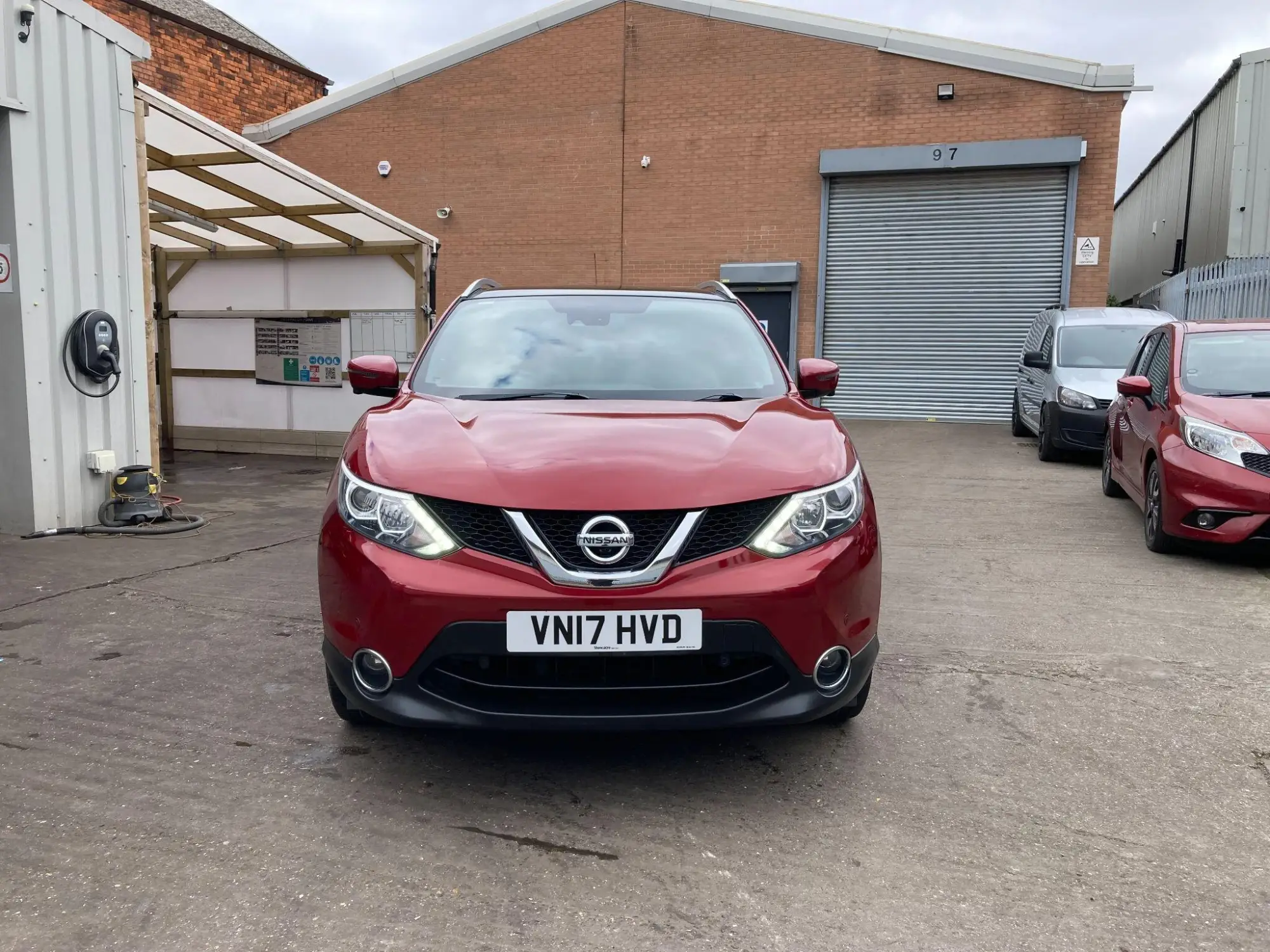 Nissan Qashqai 1.5 dCi N-Vision 2WD Euro 6 (s/s) 5dr VN17HVD Image 2