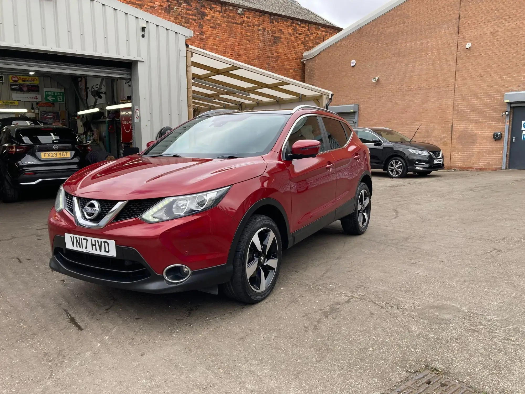 Nissan Qashqai 1.5 dCi N-Vision 2WD Euro 6 (s/s) 5dr VN17HVD Image 3
