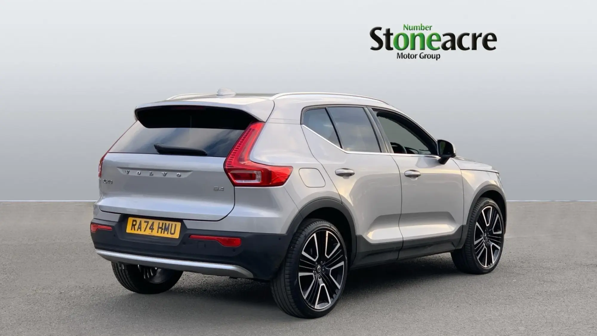 Volvo XC40 2.0 B4 MHEV Ultra Bright DCT Auto Euro 6 (s/s) 5dr RA74HMU Image 2