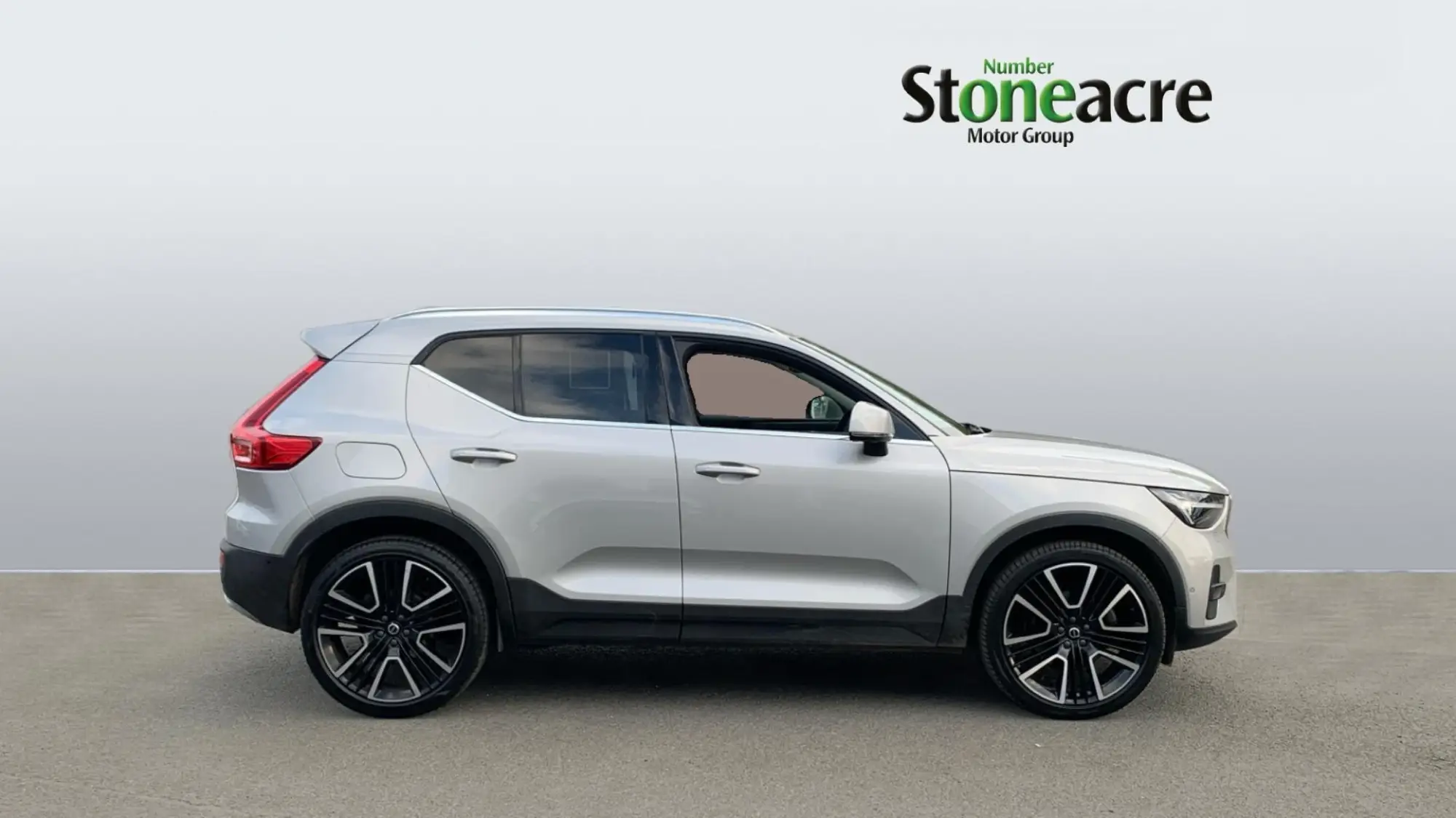 Volvo XC40 2.0 B4 MHEV Ultra Bright DCT Auto Euro 6 (s/s) 5dr RA74HMU Image 3