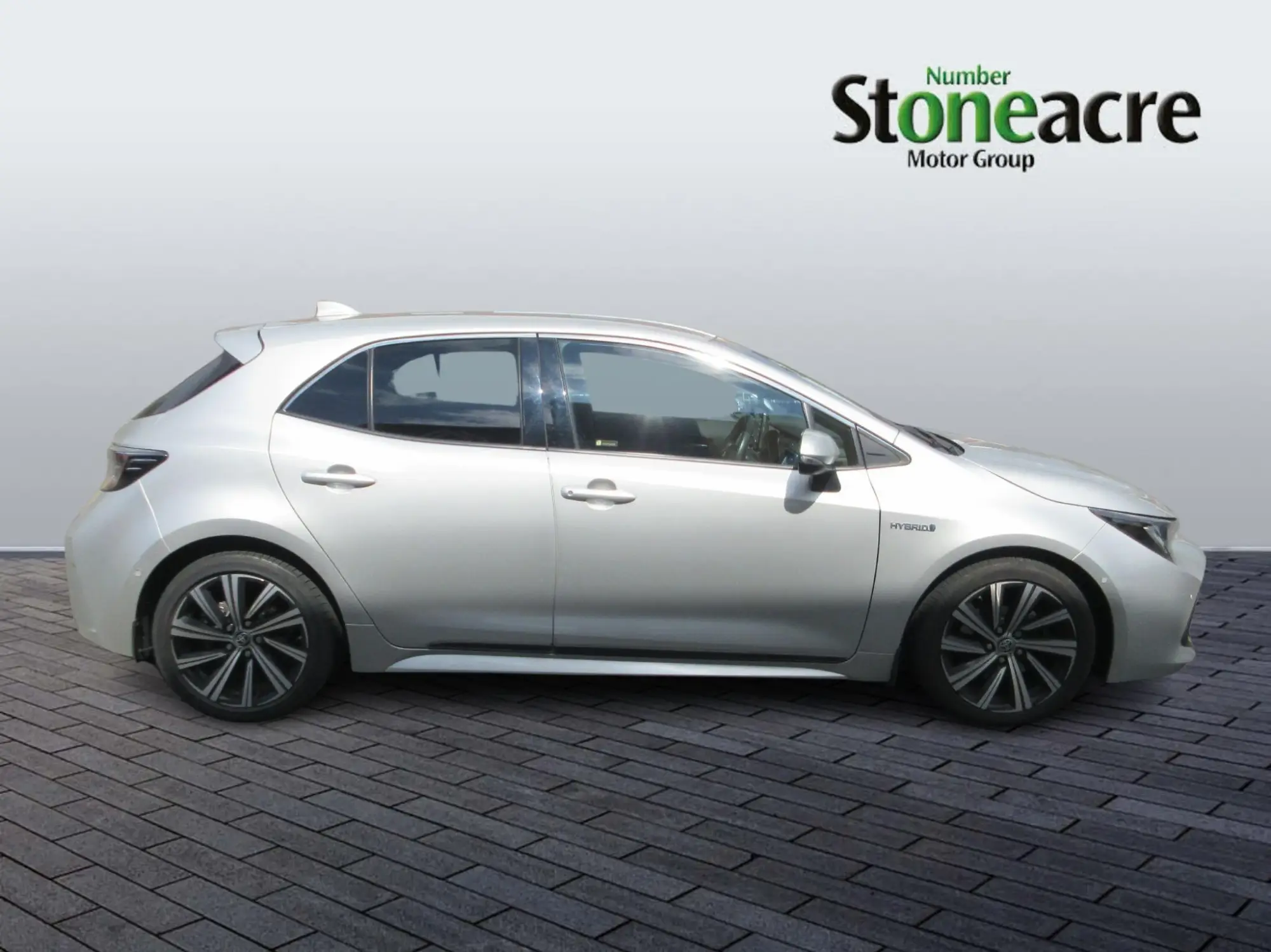 Toyota Corolla Hatchback 2.0 VVT-h Design CVT Euro 6 (s/s) 5dr PK71KFW Image 2