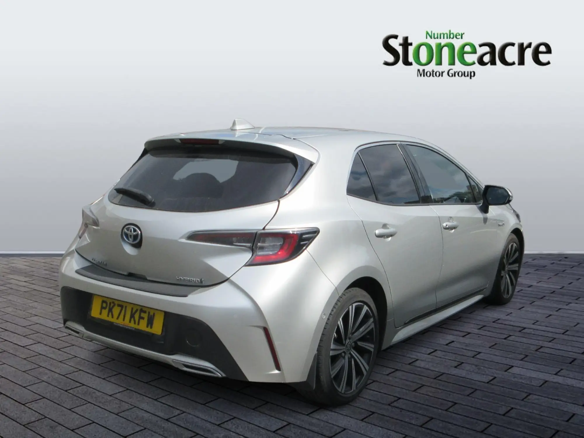 Toyota Corolla Hatchback 2.0 VVT-h Design CVT Euro 6 (s/s) 5dr PK71KFW Image 3