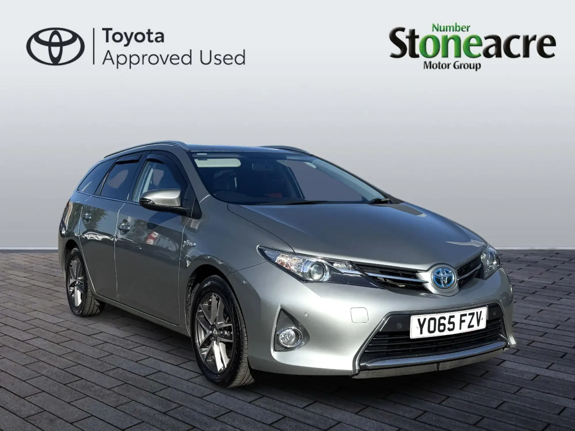 Toyota Auris 1.8 VVT-h Icon+ Touring Sports CVT Euro 5 (s/s) 5dr YO65FZV Image 1