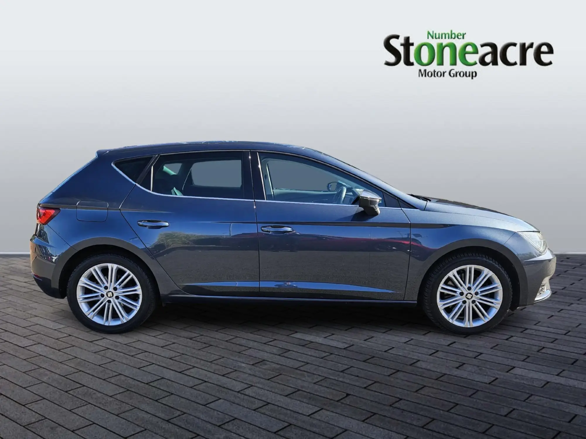 SEAT Leon 2.0 TSI XCELLENCE DSG Euro 6 (s/s) 5dr NA19YKK Image 2