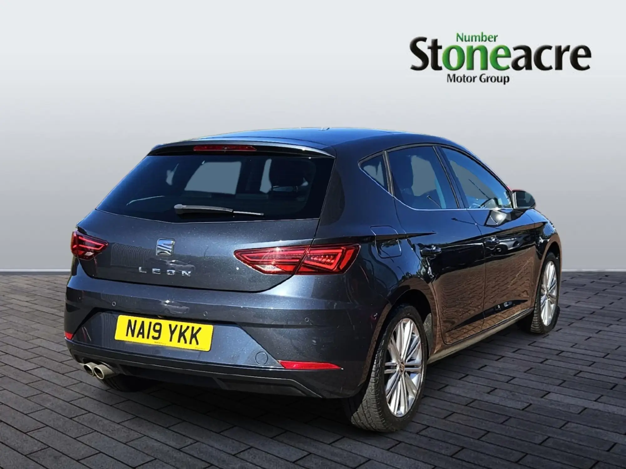 SEAT Leon 2.0 TSI XCELLENCE DSG Euro 6 (s/s) 5dr NA19YKK Image 3