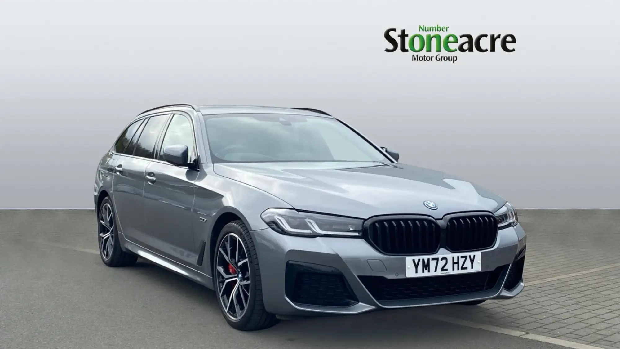 BMW 5 Series 2.0 530e 12kWh M Sport Touring Steptronic Euro 6 (s/s) 5dr YM72HZY Image 1