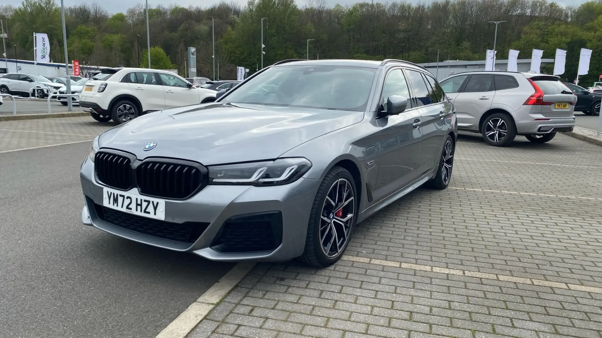BMW 5 Series 2.0 530e 12kWh M Sport Touring Steptronic Euro 6 (s/s) 5dr YM72HZY Image 3