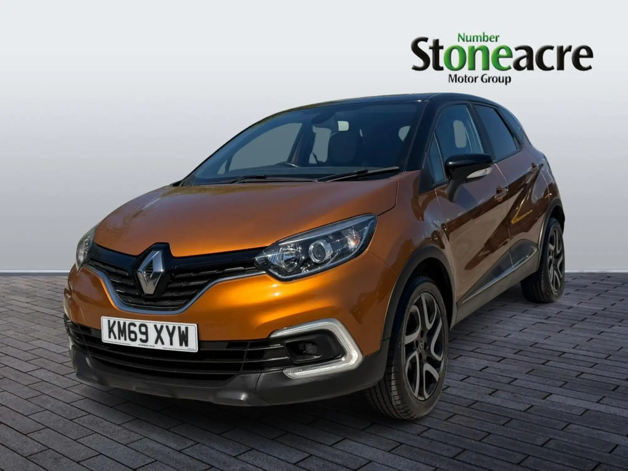 Renault Captur 0.9 TCE 90 Iconic 5dr KM69XYW Image 3