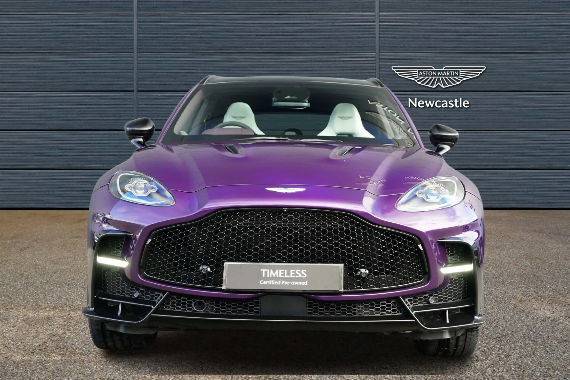 Aston Martin DBX Image 2