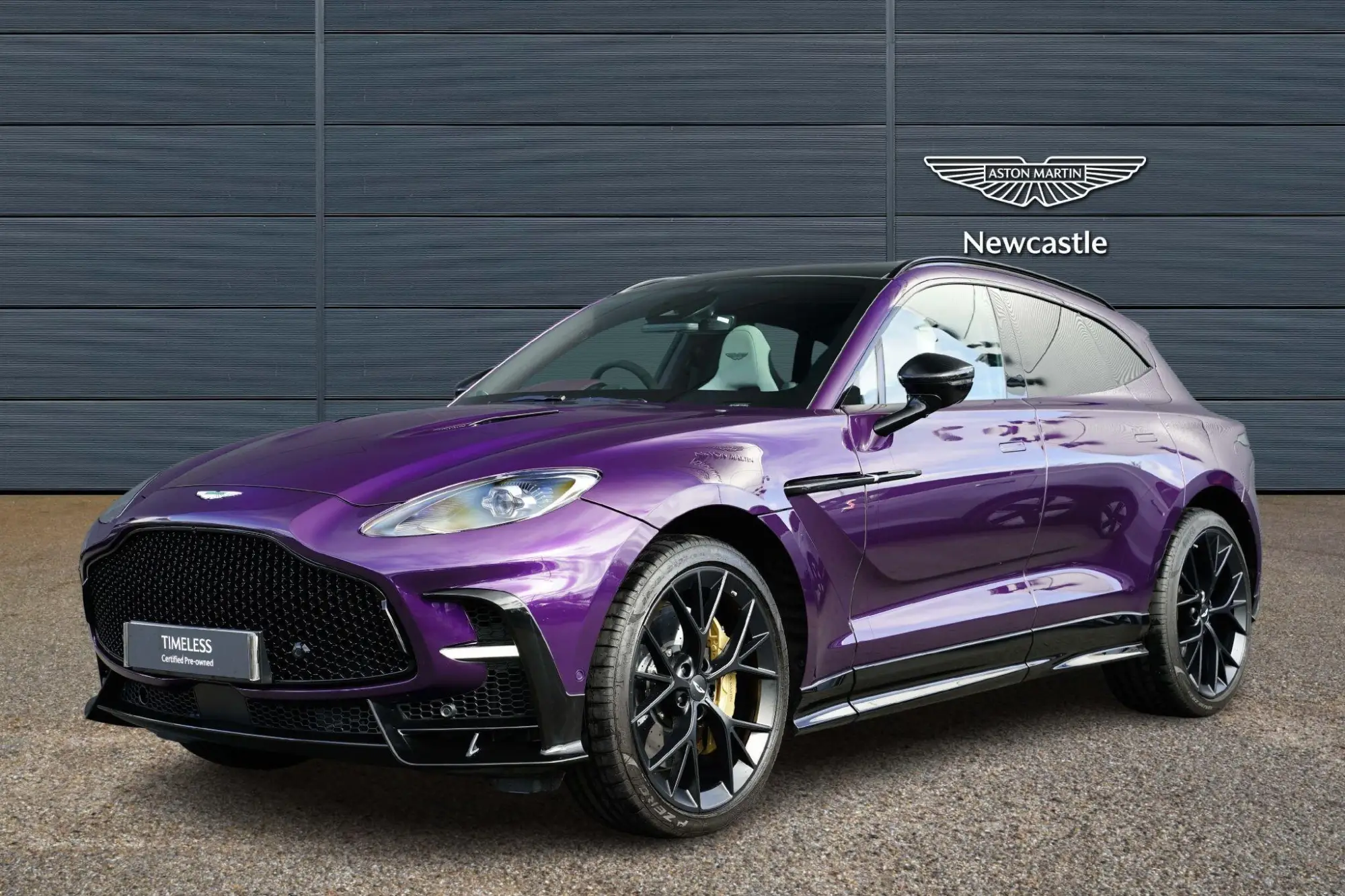 Aston Martin DBX Image 3