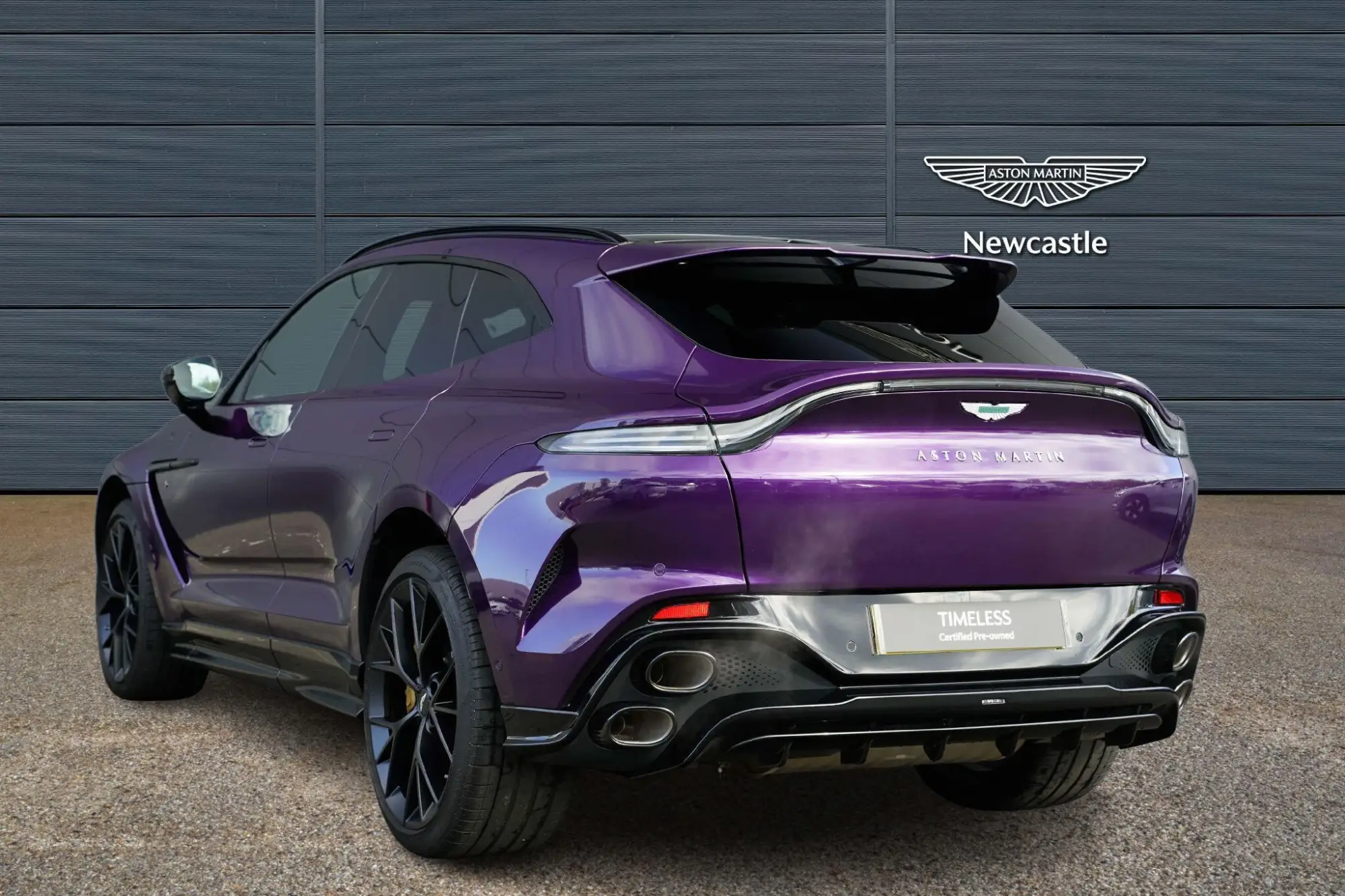 Aston Martin DBX Image 4 Aston Martin DBX Image 4