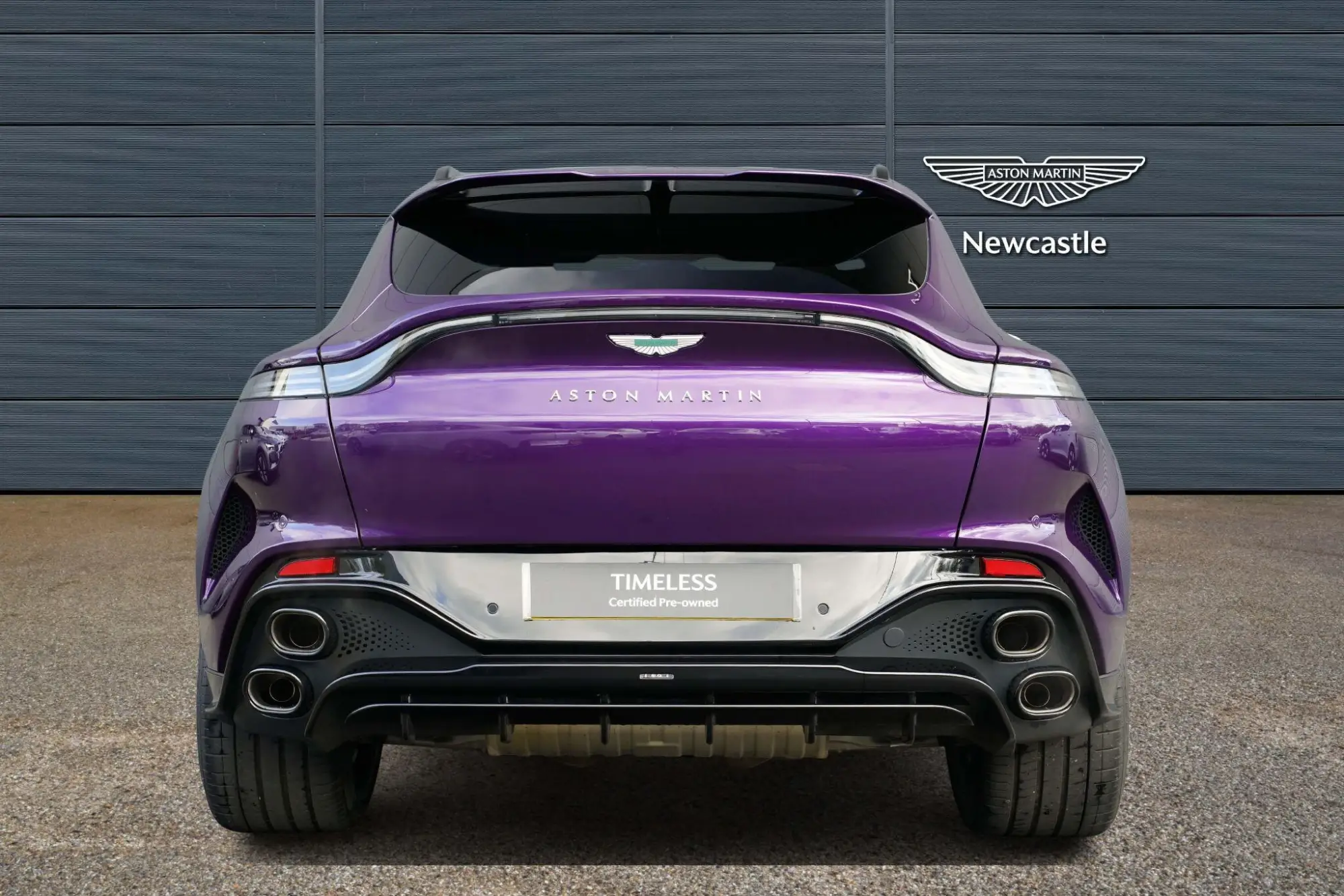 Aston Martin DBX Image 6 Aston Martin DBX Image 6