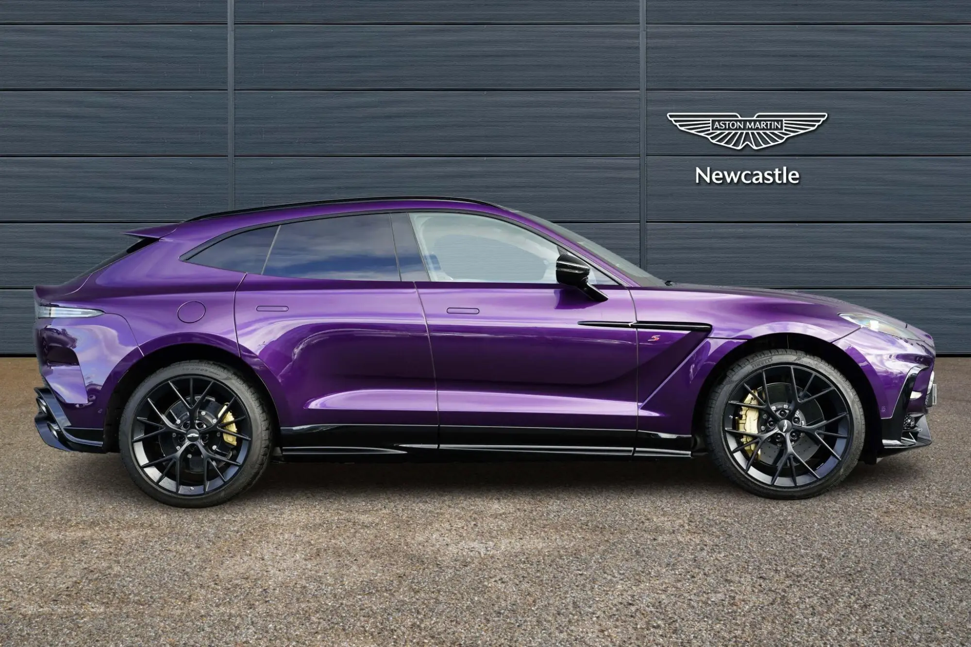 Aston Martin DBX Image 7 Aston Martin DBX Image 7