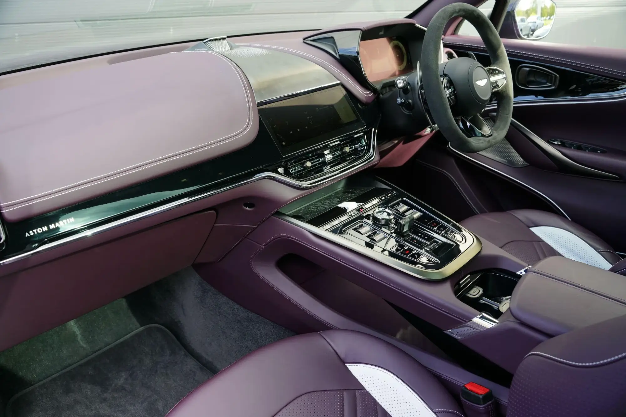 Aston Martin DBX Image 9 Aston Martin DBX Image 9