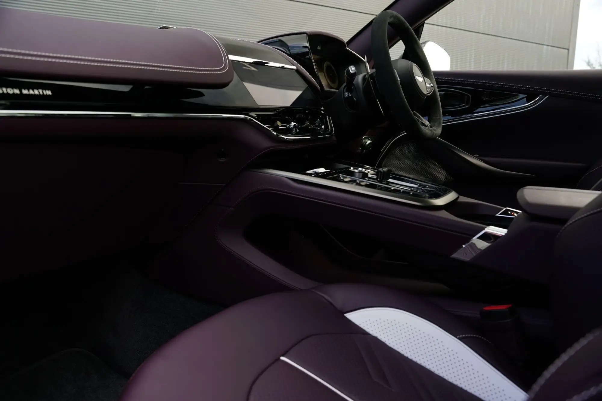 Aston Martin DBX Image 10 Aston Martin DBX Image 10