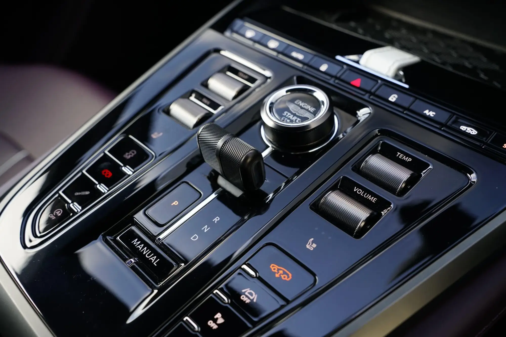 Aston Martin DBX Image 11 Aston Martin DBX Image 11