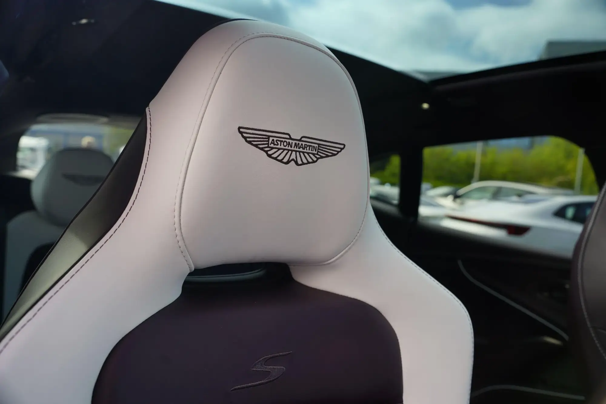 Aston Martin DBX Image 13 Aston Martin DBX Image 13