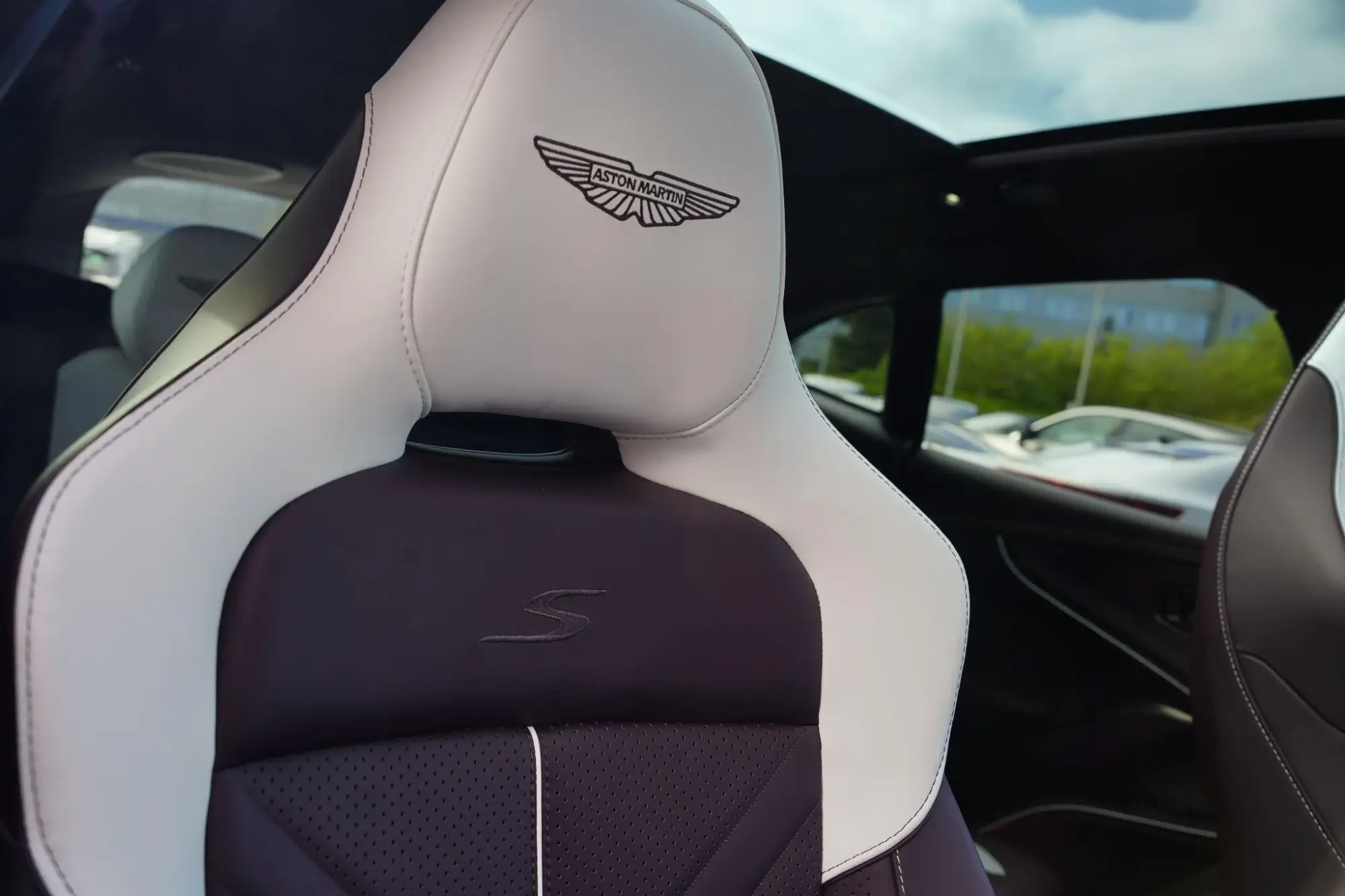 Aston Martin DBX Image 14 Aston Martin DBX Image 14