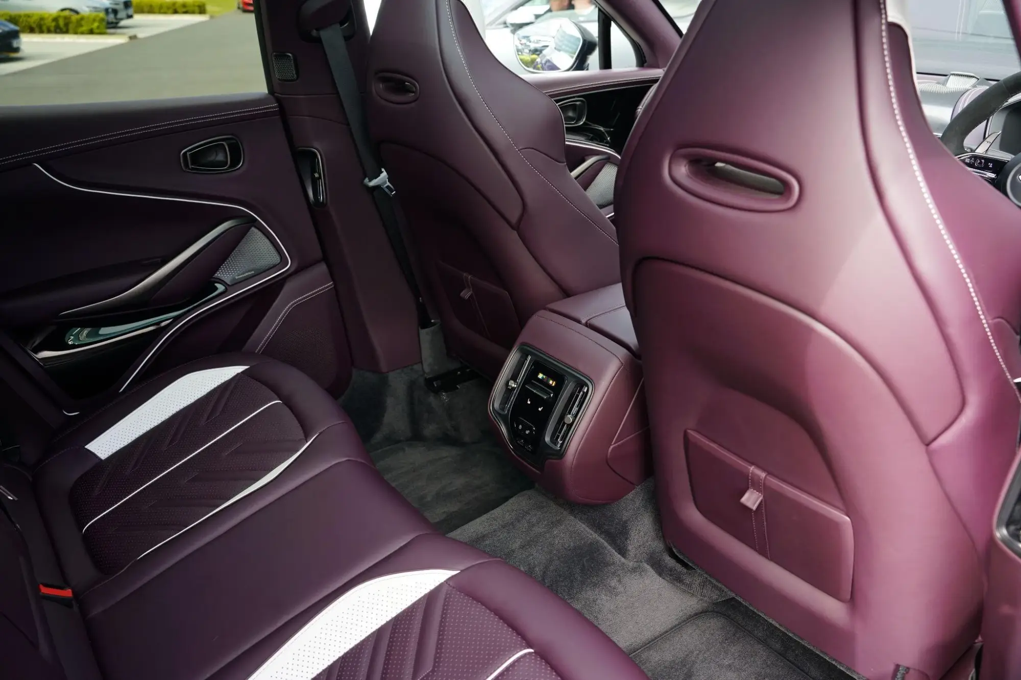 Aston Martin DBX Image 15 Aston Martin DBX Image 15