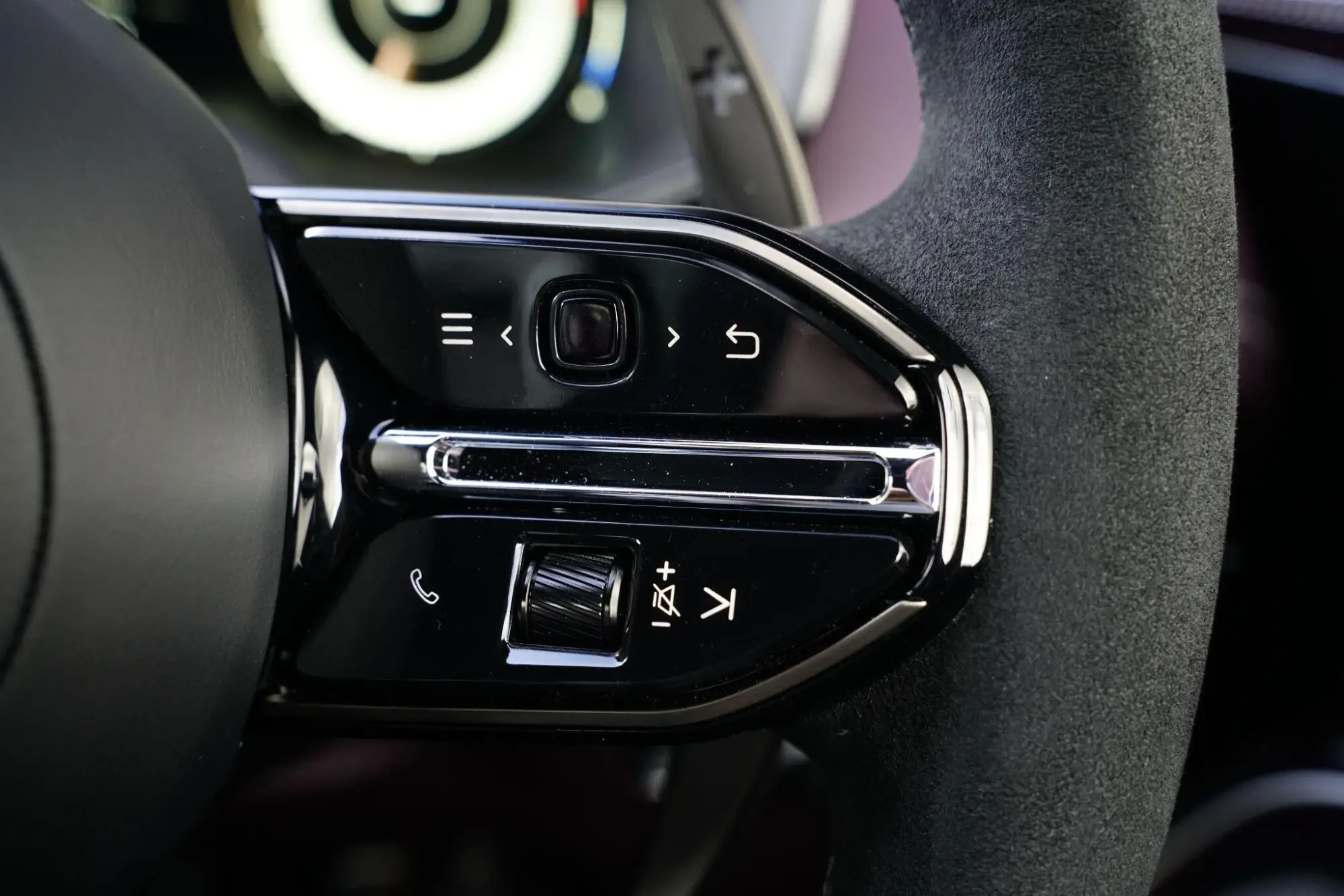 Aston Martin DBX Image 19 Aston Martin DBX Image 19