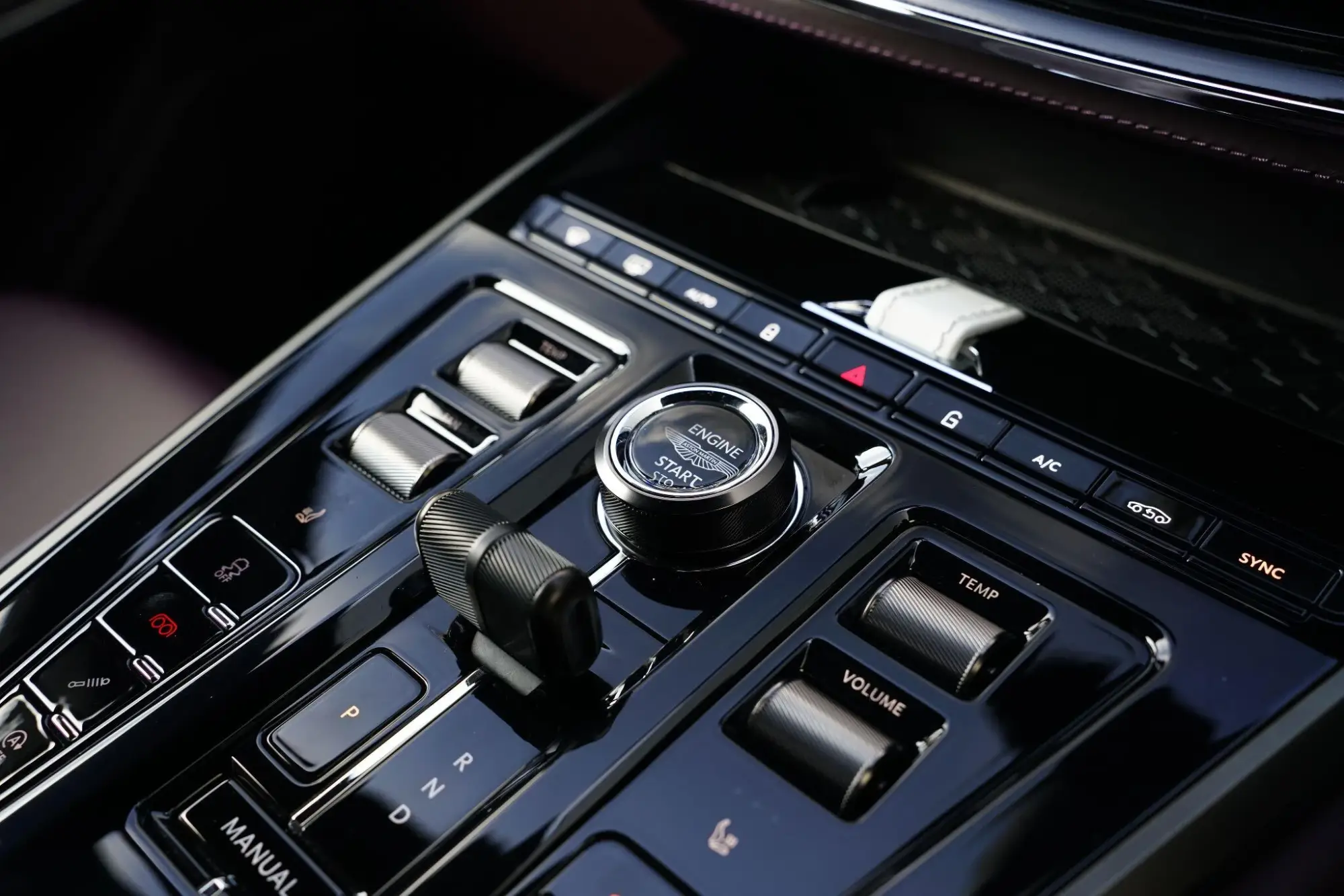 Aston Martin DBX Image 30 Aston Martin DBX Image 30