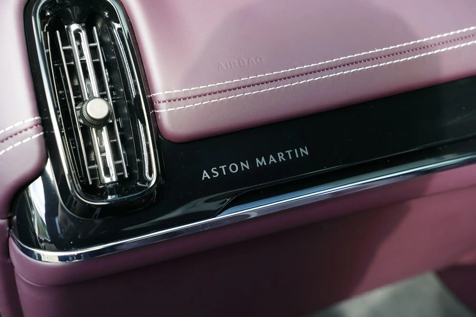 Aston Martin DBX Image 32 Aston Martin DBX Image 32