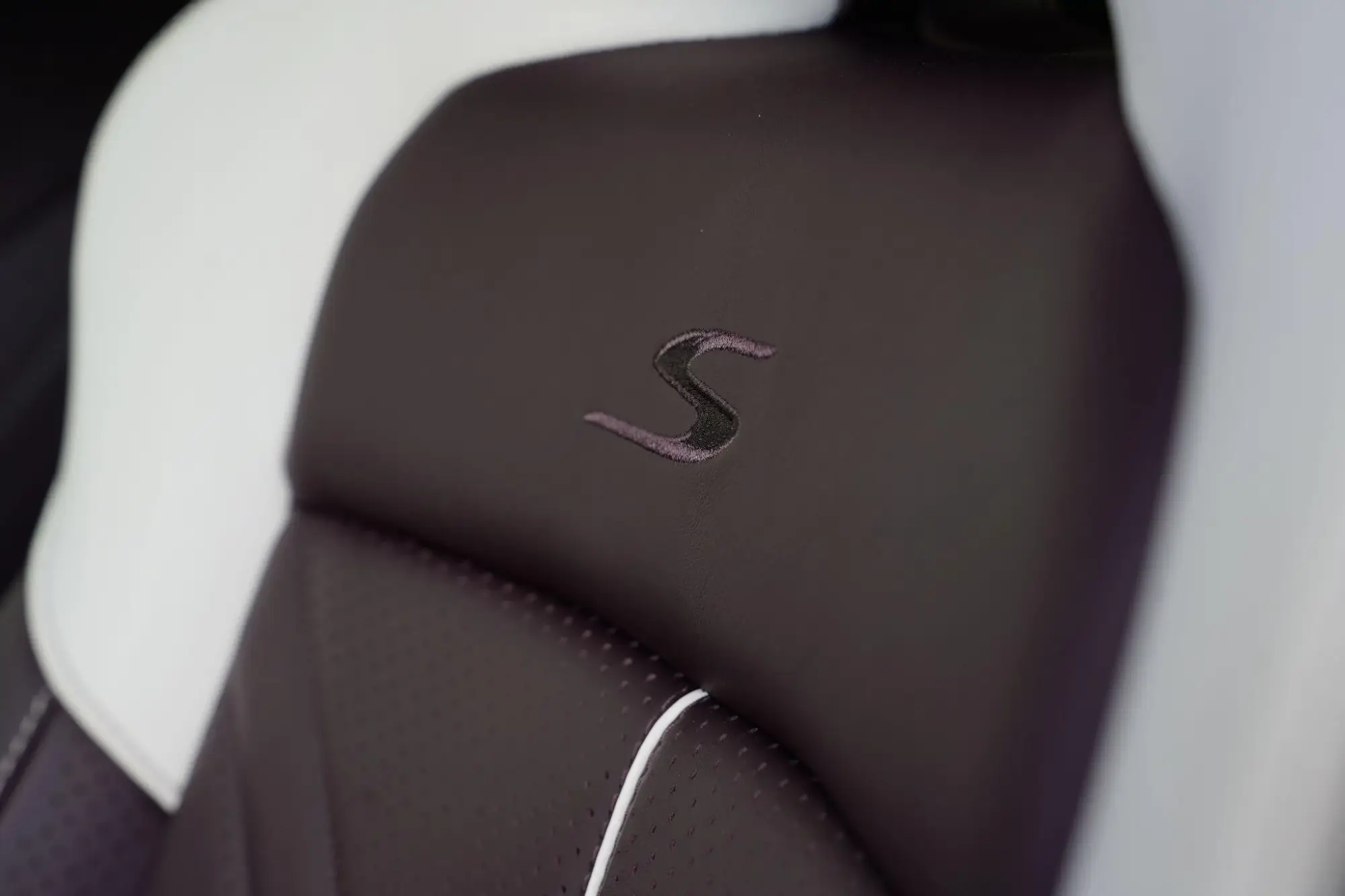 Aston Martin DBX Image 34 Aston Martin DBX Image 34