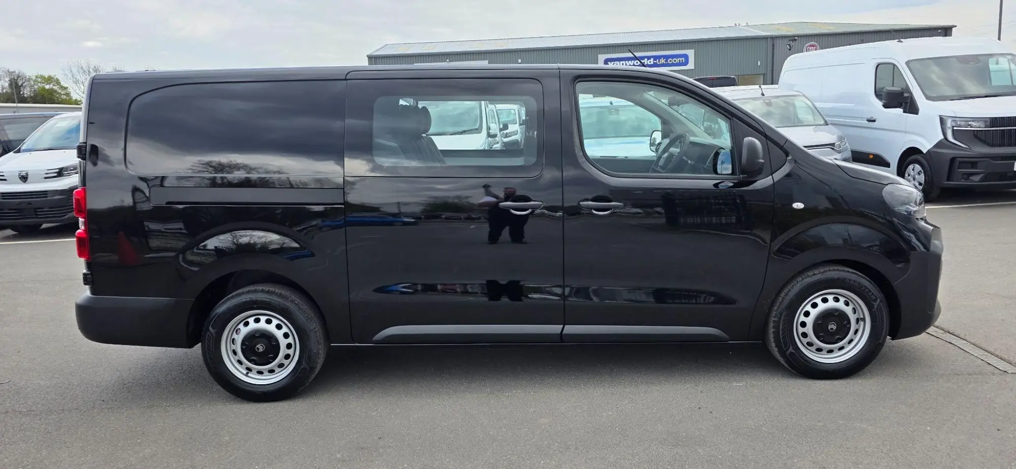 Citroen Dispatch 2.2 Enterprise XL Crew Van LWB Euro 6 (s/s) 6dr YP26WOJ Image 2