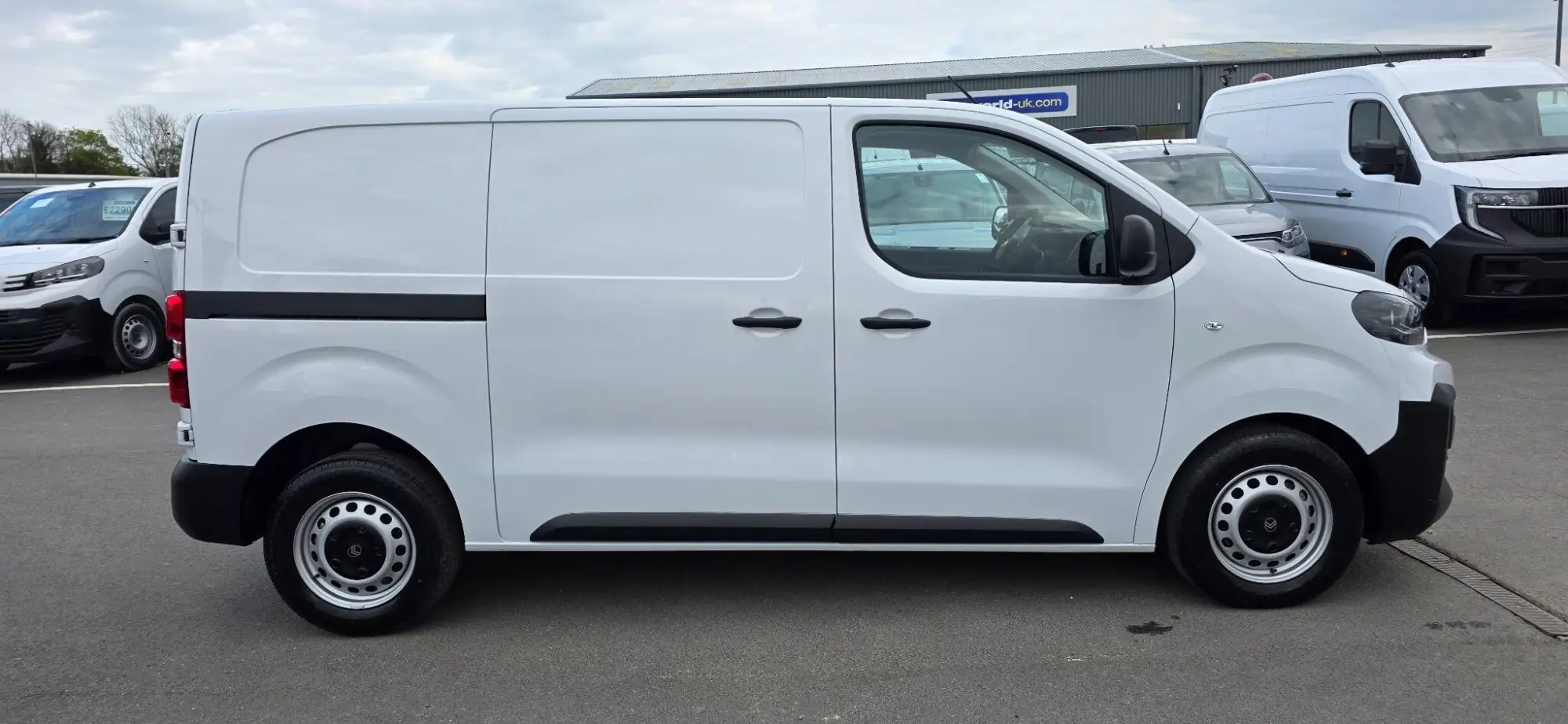 Citroen Dispatch 2.2 Enterprise M Auto 8 MWB Euro 6 (s/s) 6dr YP26WOX Image 2