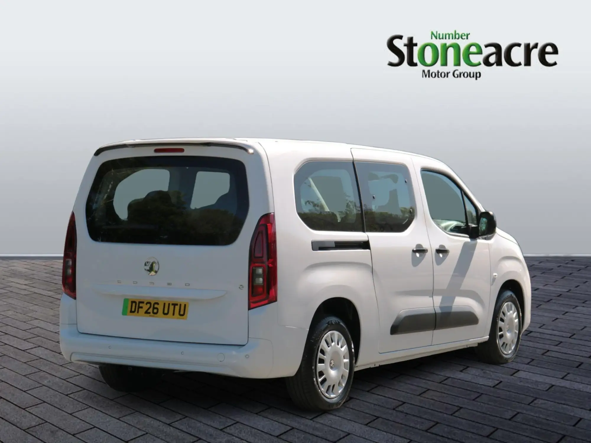 Vauxhall Combo Life Electric 52kWh Design XL MPV Auto 5dr (7.4kW Charger) DF26UTU Image 3