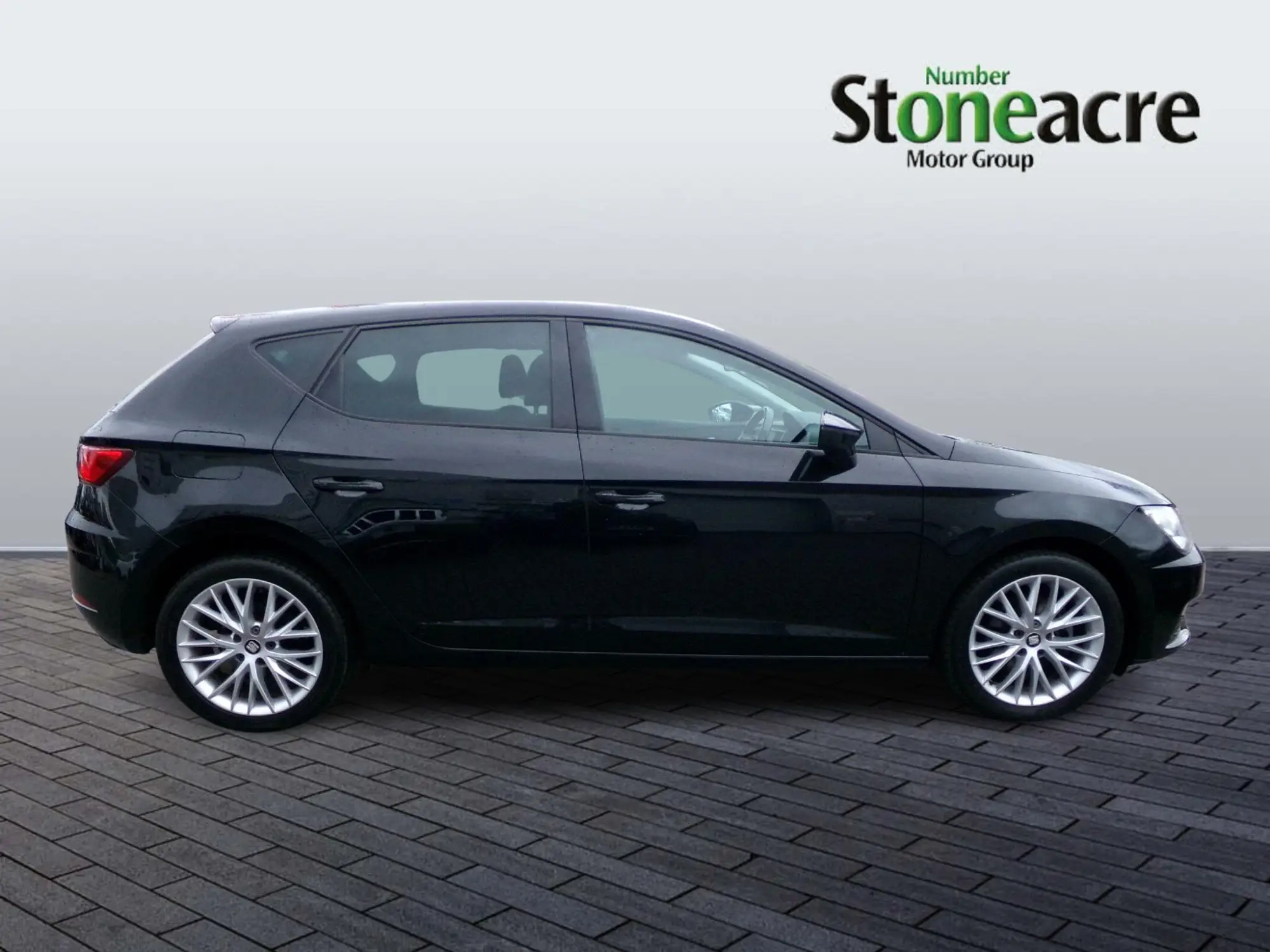 SEAT Leon 1.6 TDI SE Dynamic Technology Euro 6 (s/s) 5dr SJ67JVG Image 2
