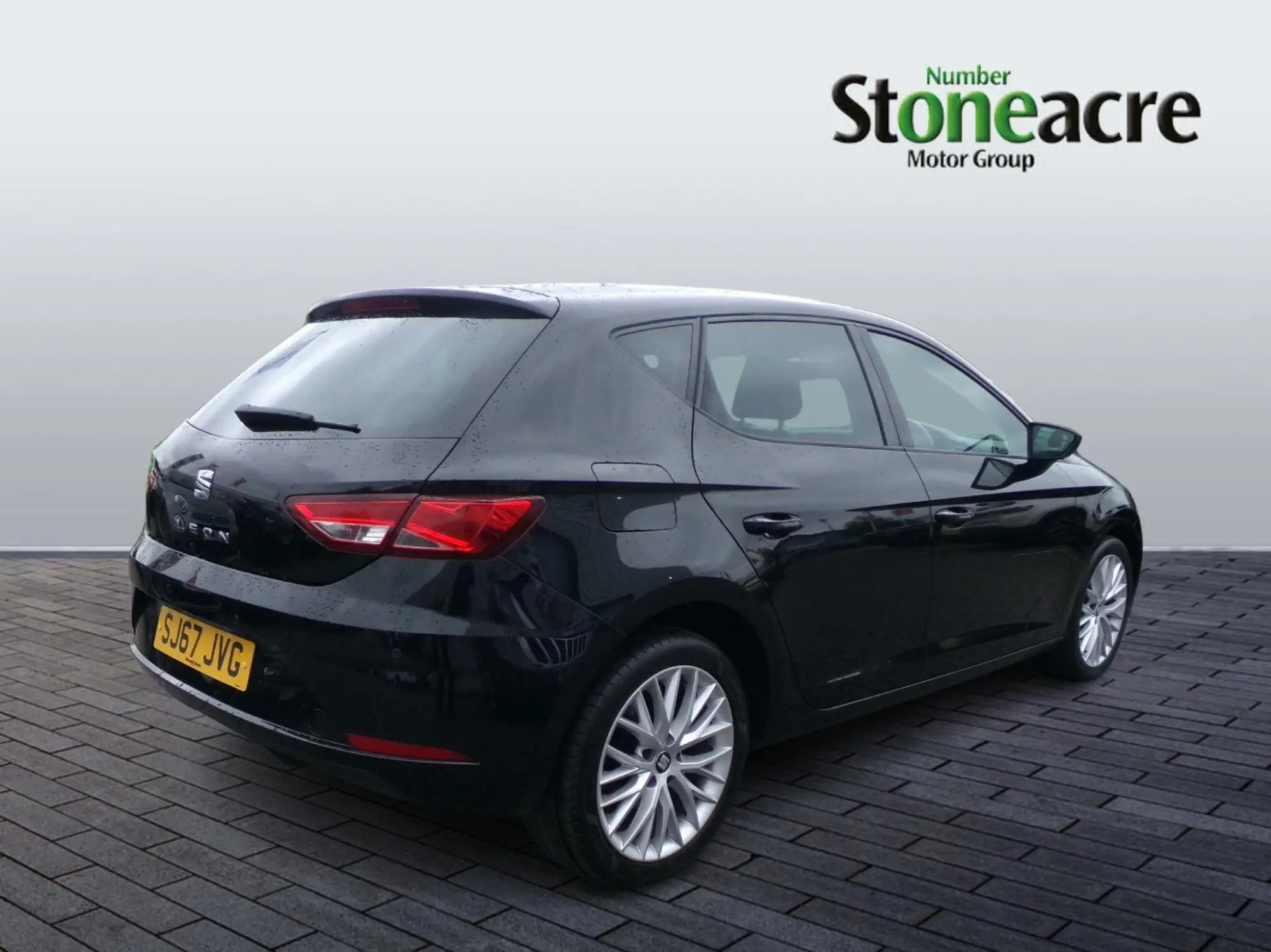SEAT Leon 1.6 TDI SE Dynamic Technology Euro 6 (s/s) 5dr SJ67JVG Image 3