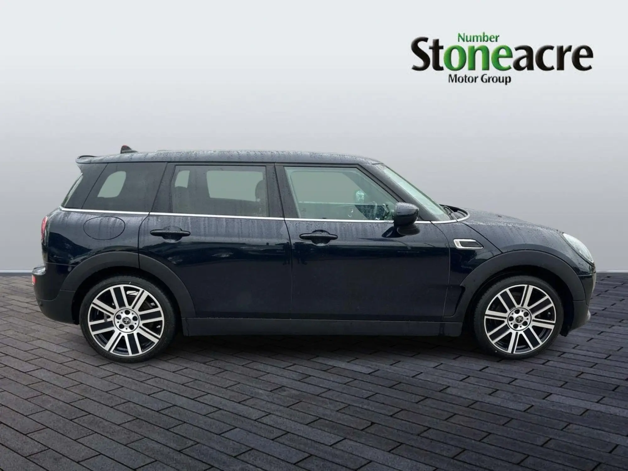 MINI Clubman 1.5 Cooper Exclusive 6dr Auto NG72EWP Image 2