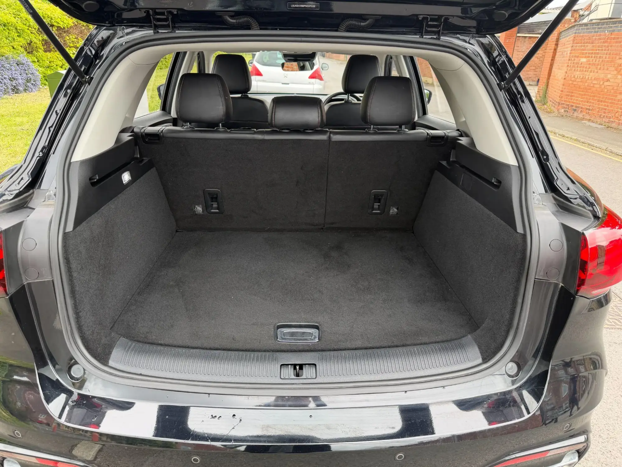 MG HS Plug-in Hybrid Image 9 MG HS Plug-in Hybrid Image 9