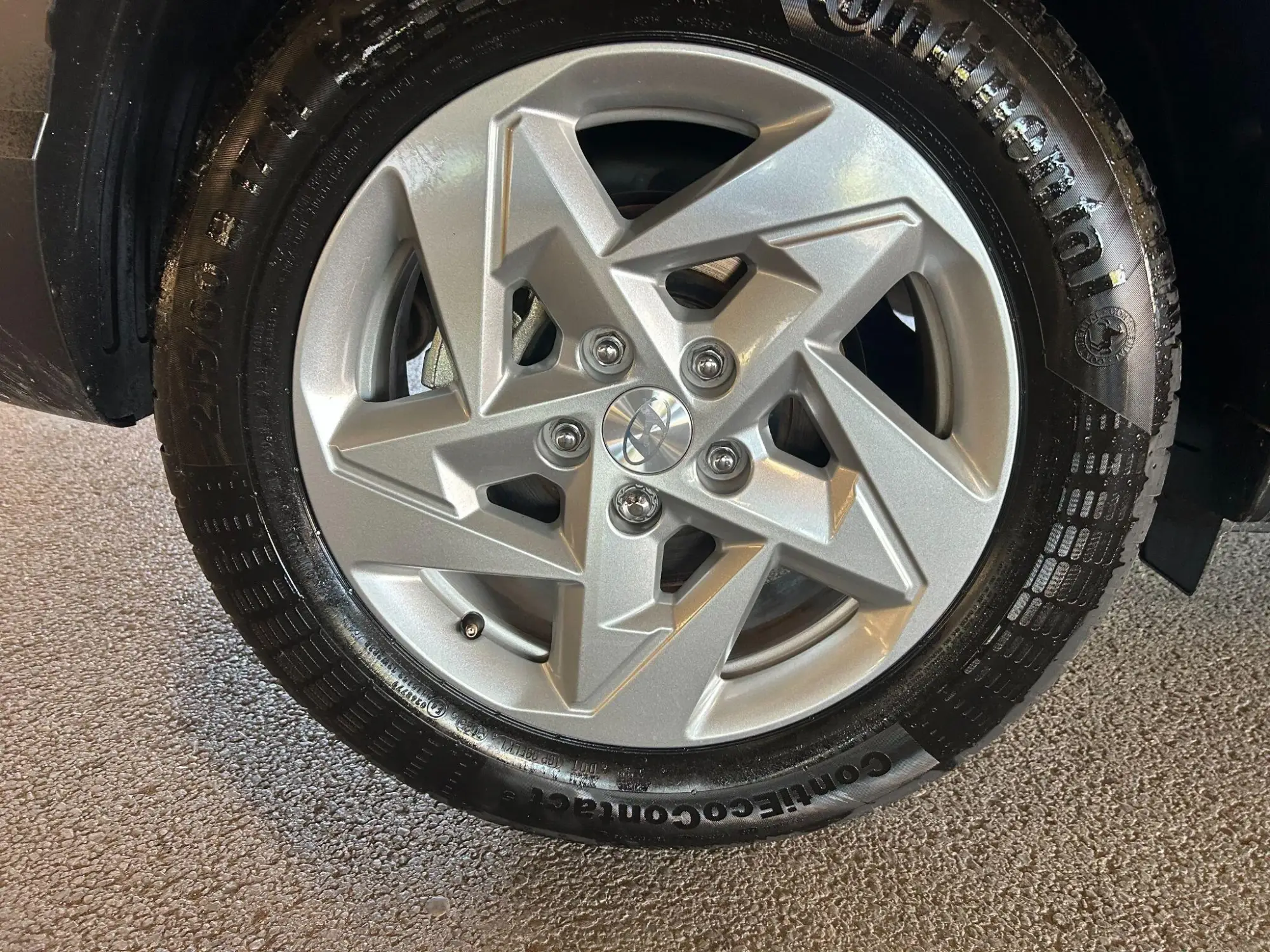 Hyundai KONA Image 10
