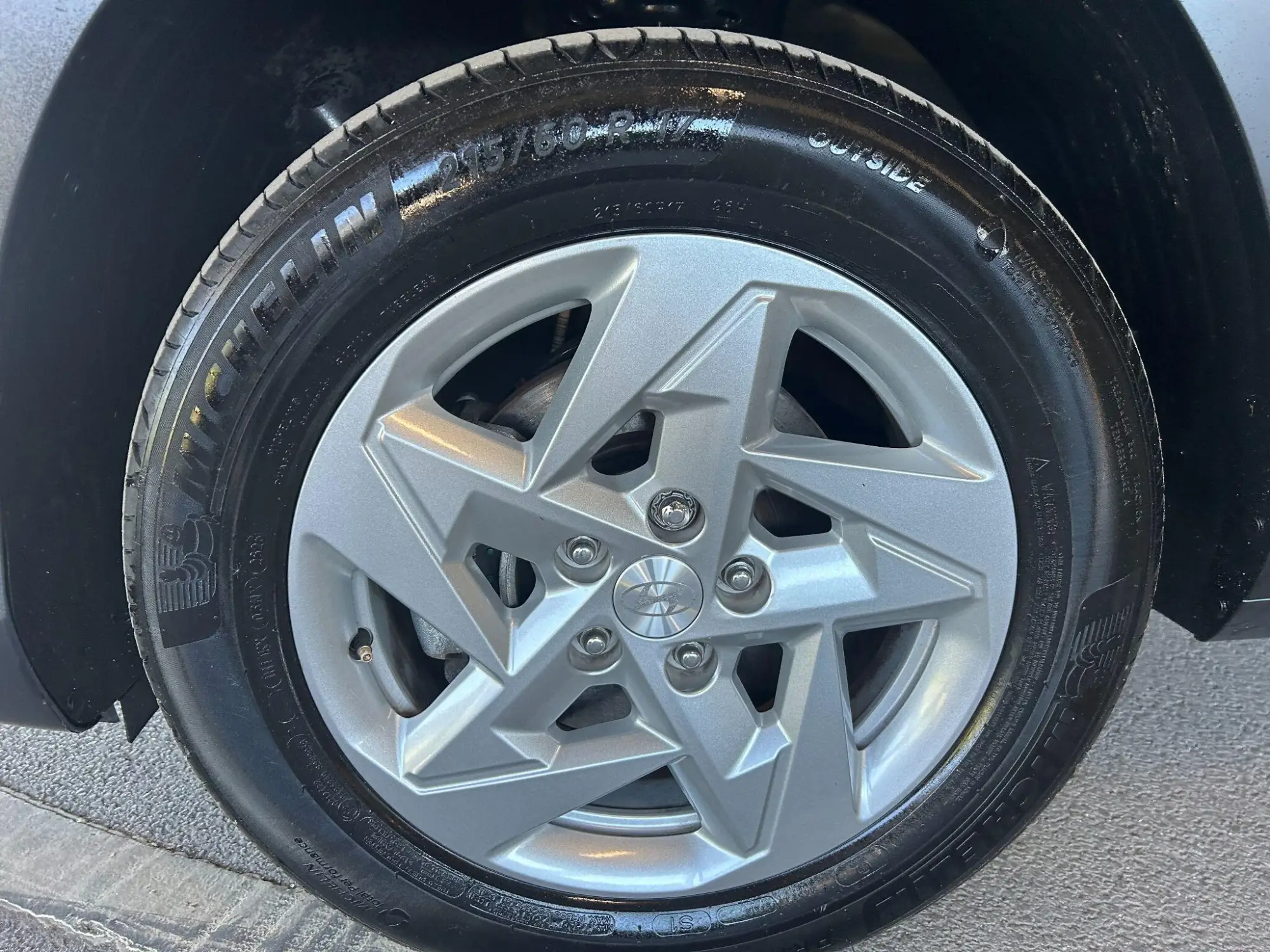 Hyundai KONA Image 12
