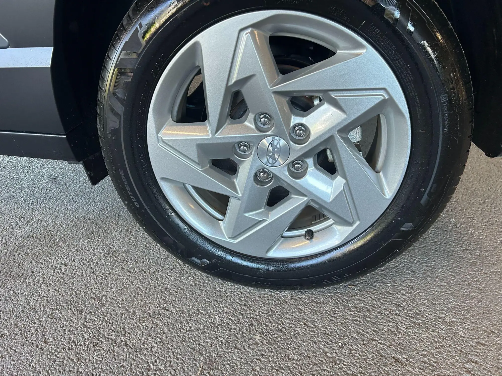 Hyundai KONA Image 13